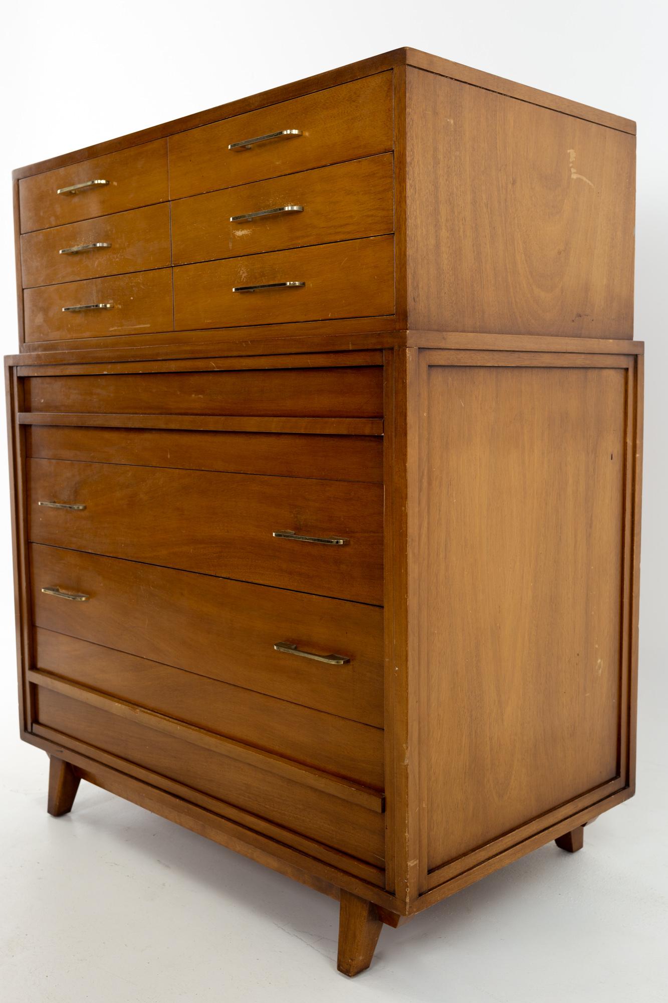 R-Way Mid Century Honey Walnut 7-Drawer Highboy Dresser In Good Condition In Countryside, IL