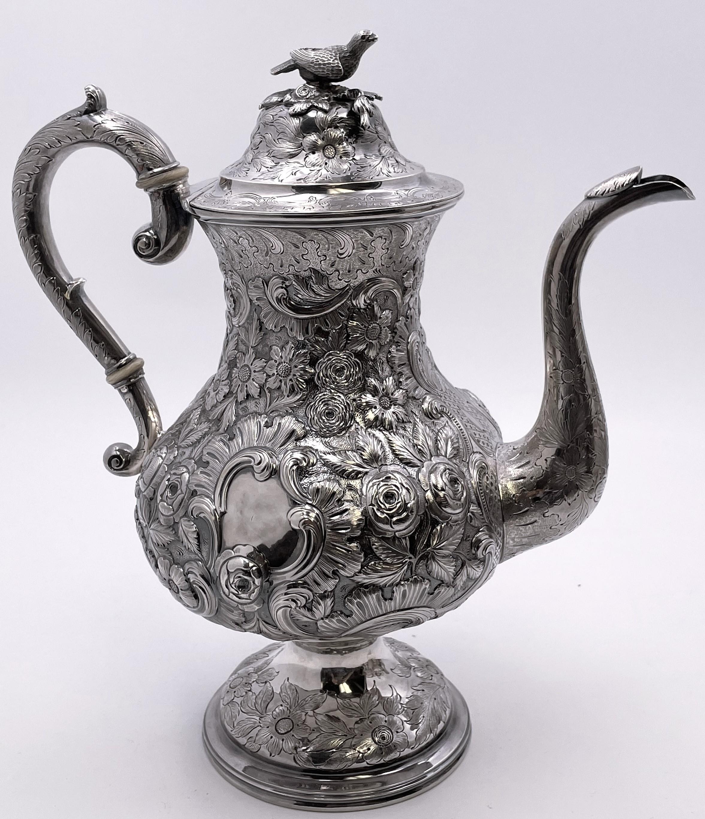 R. Service à thé et à café 6 pièces en A. Silver Repousse de château architectural en vente 5