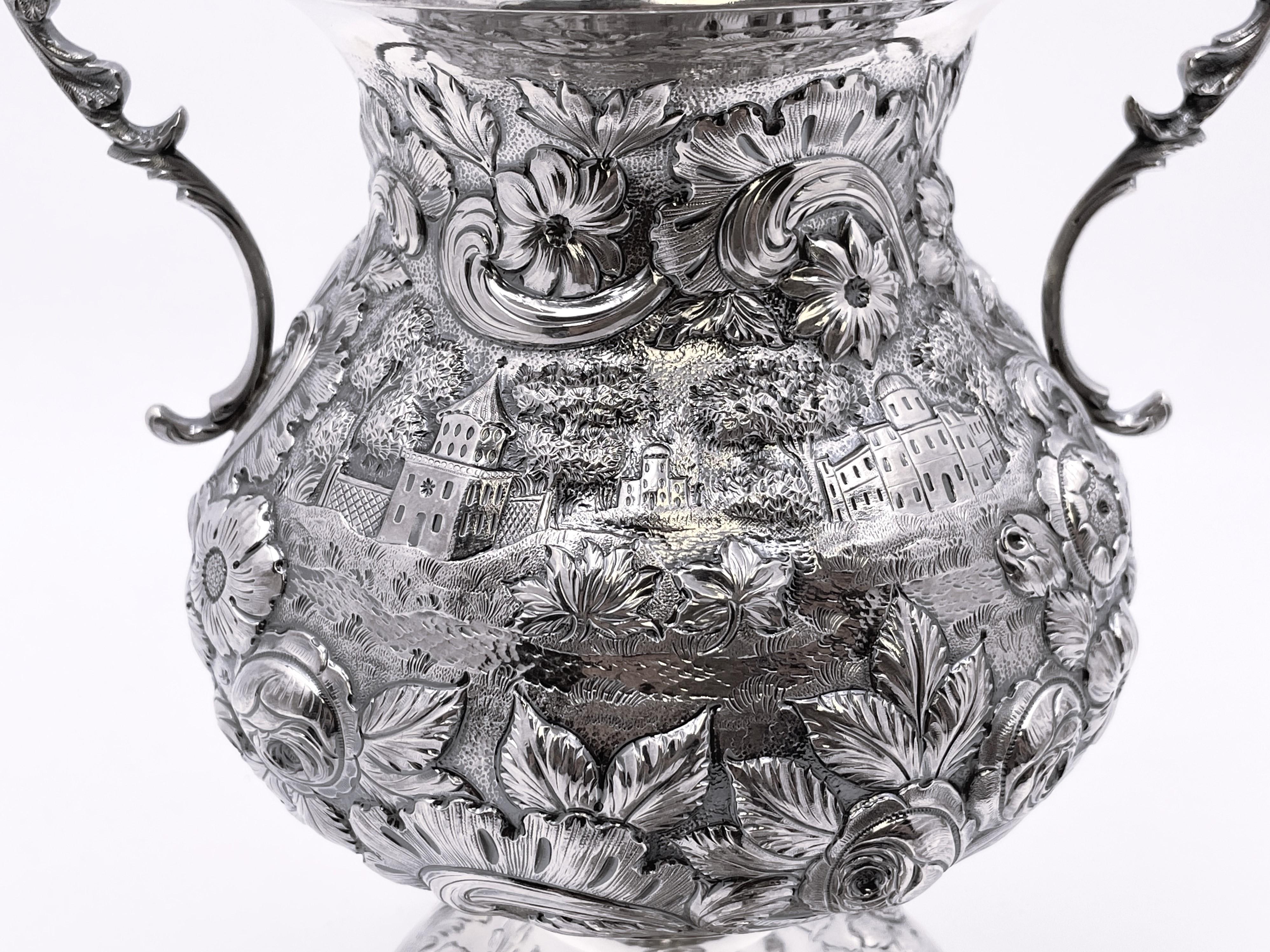 R. Service à thé et à café 6 pièces en A. Silver Repousse de château architectural en vente 10