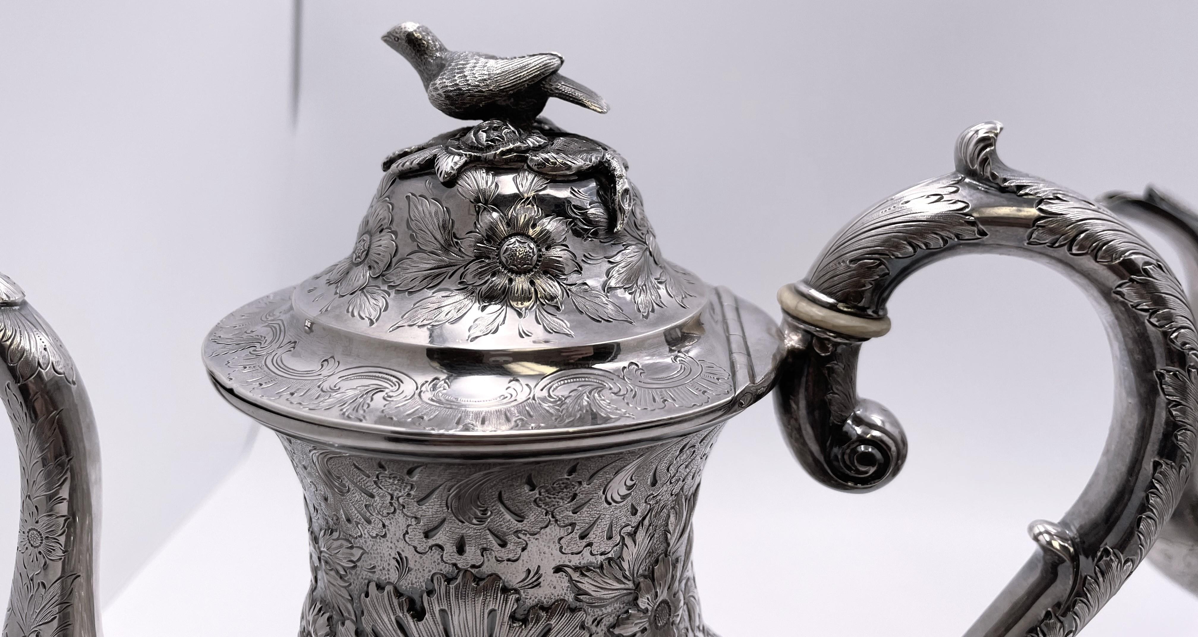R. Service à thé et à café 6 pièces en A. Silver Repousse de château architectural en vente 2