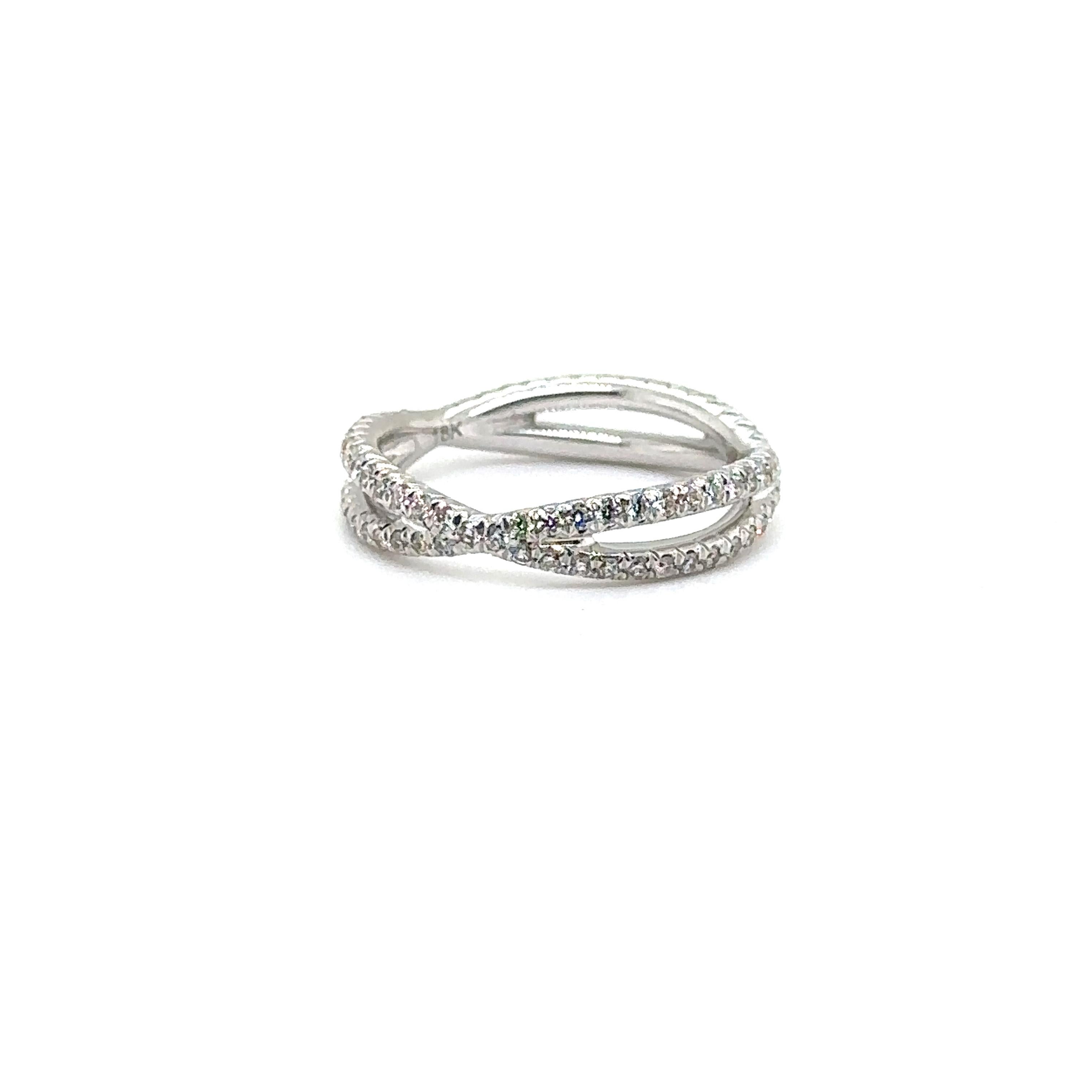 R-XN100 - 18K WHITE GOLD RING with DIAMONDS   In New Condition For Sale In New York, NY