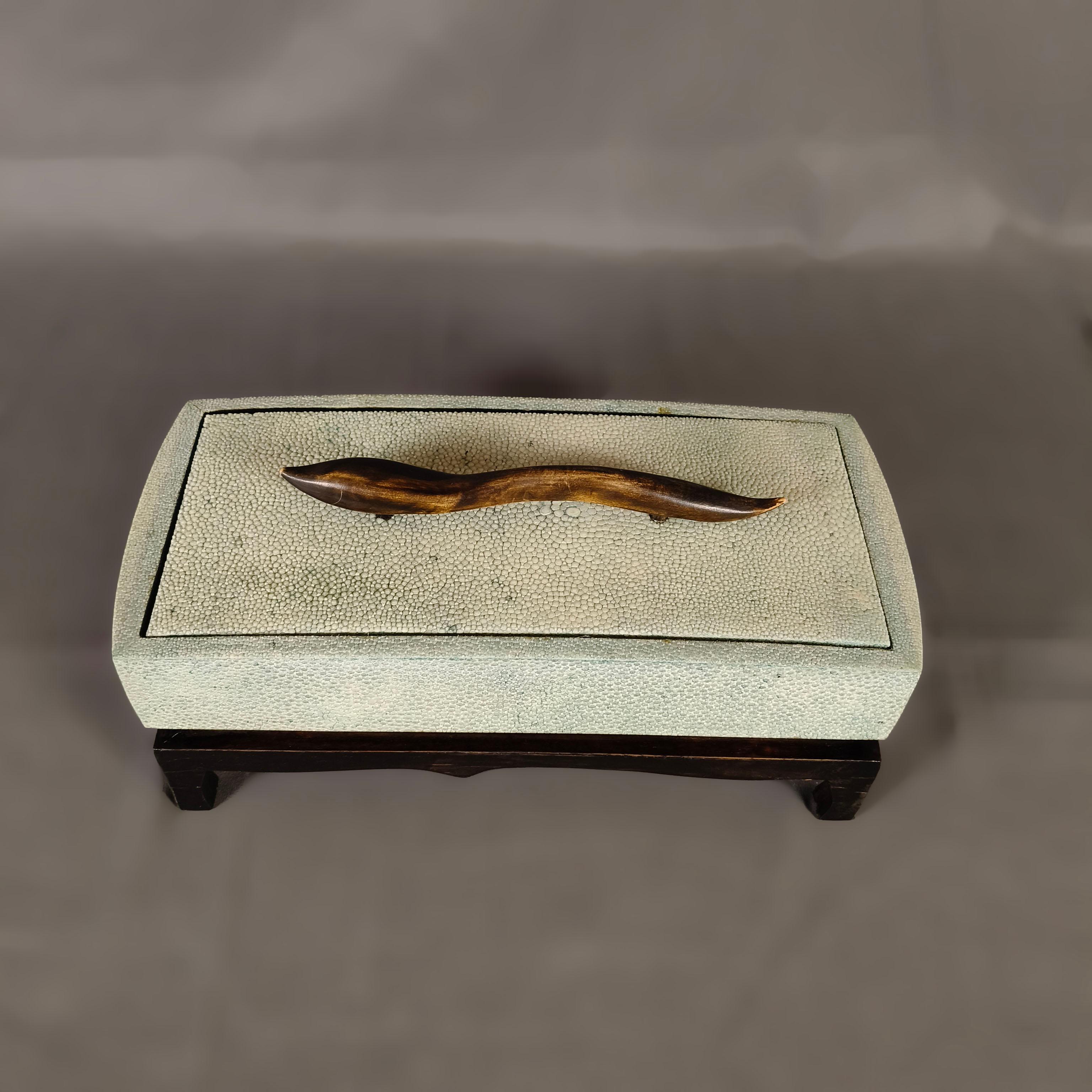 R & Y Augousti Grüner Stachelrochen Shagreen und Wood Jewel Box (Postmoderne) im Angebot