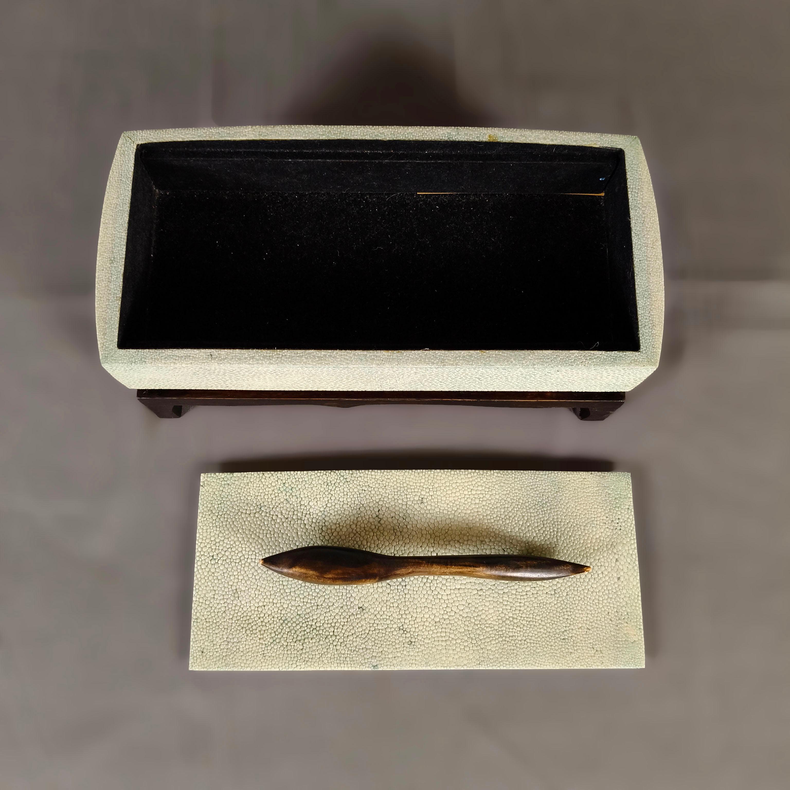 R & Y Augousti Green Stingray Shagreen And Wood Jewel Box In Good Condition In Mexico City, MX