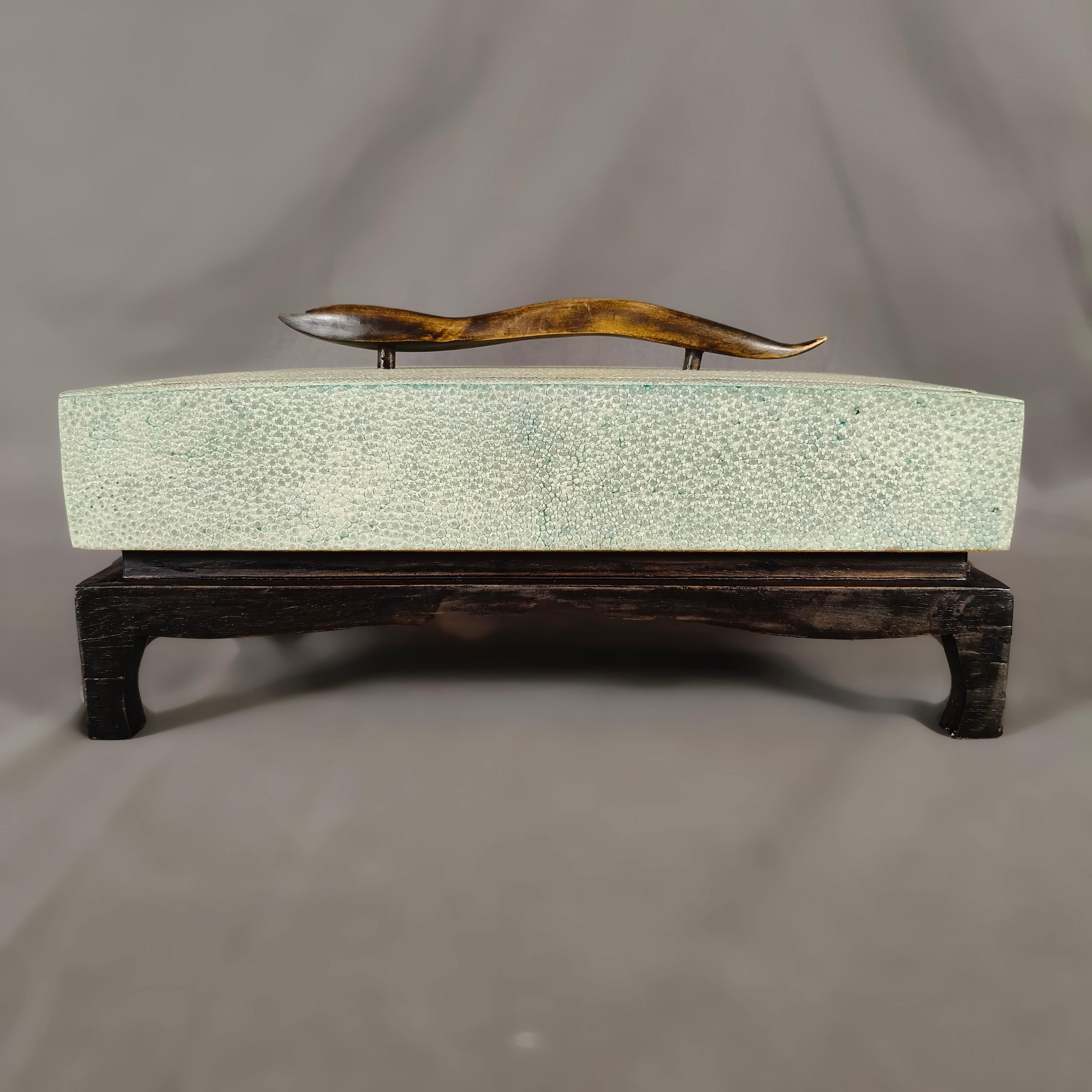 R & Y Augousti Grüner Stachelrochen Shagreen und Wood Jewel Box (20. Jahrhundert) im Angebot