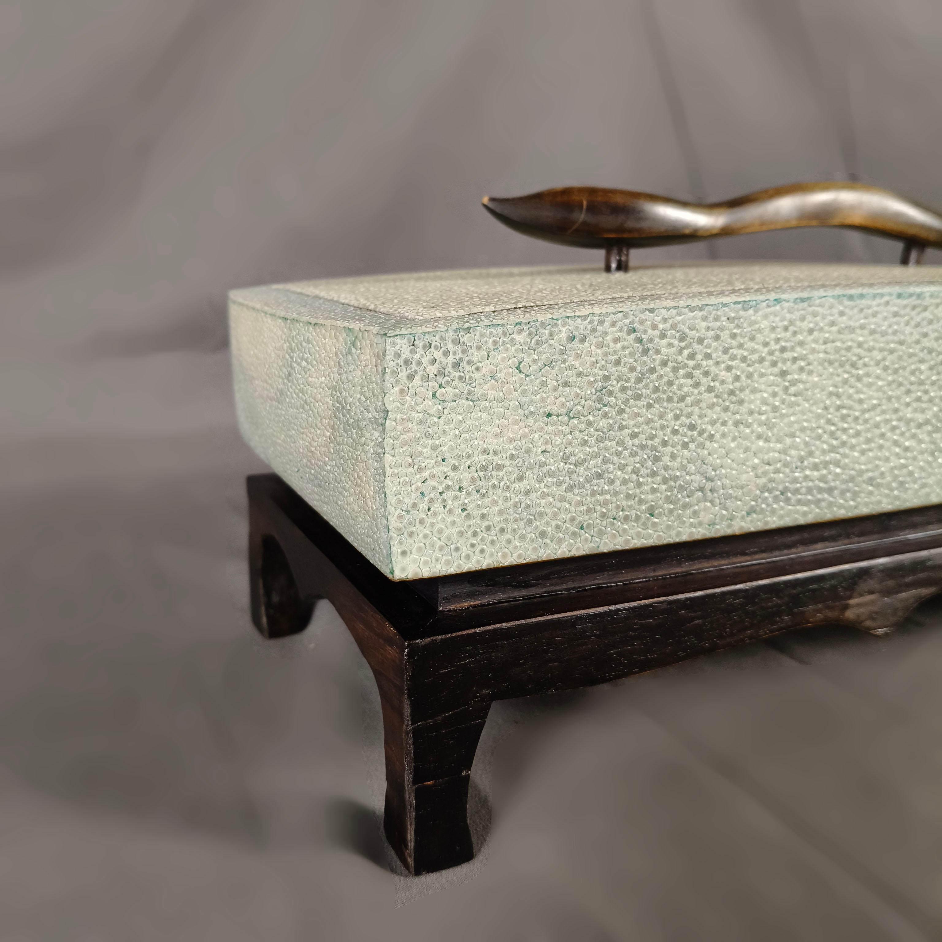 R & Y Augousti Grüner Stachelrochen Shagreen und Wood Jewel Box (Holz) im Angebot