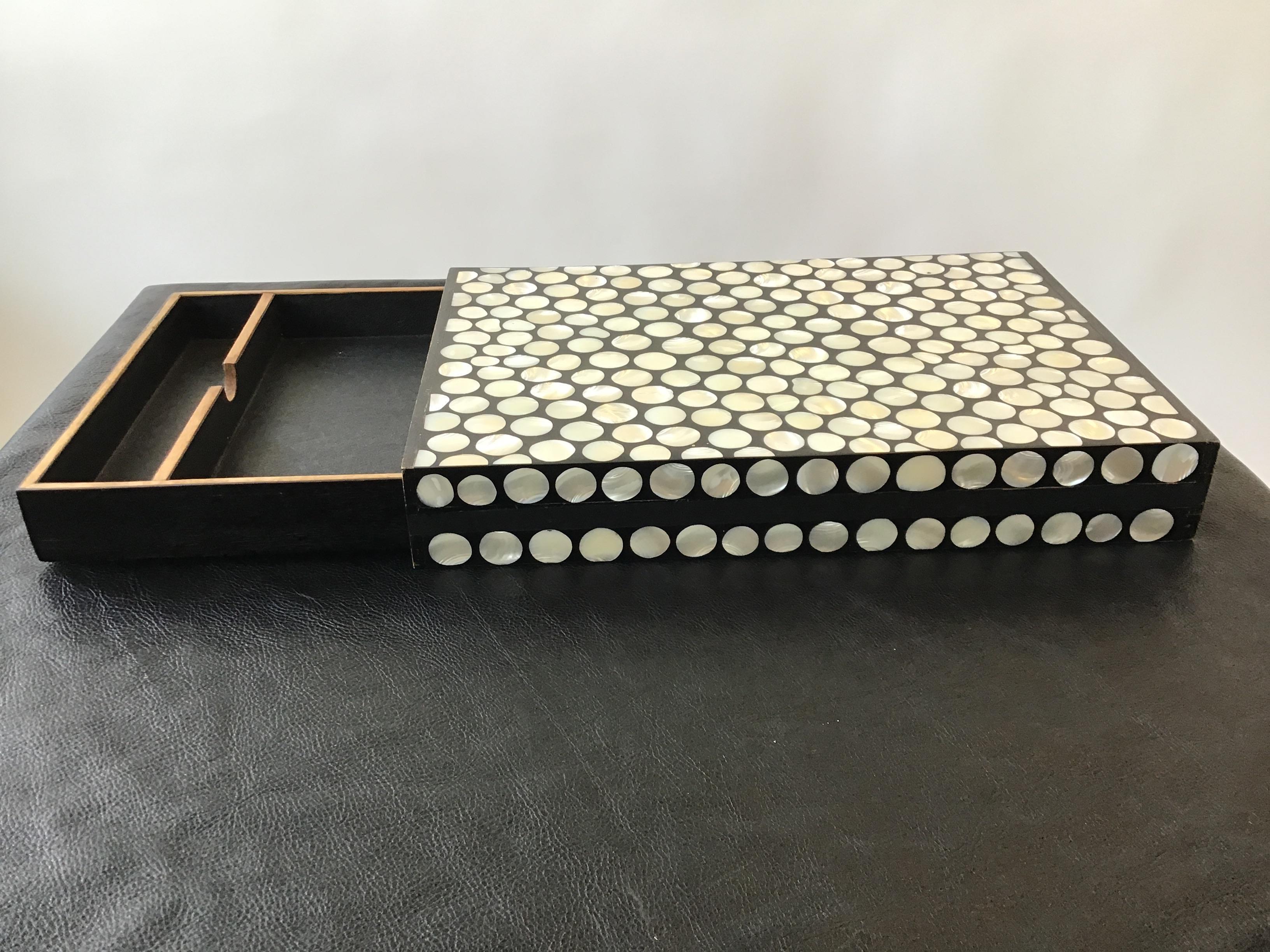 R & Y Augousti Mother of Pearl Box In Good Condition In Tarrytown, NY