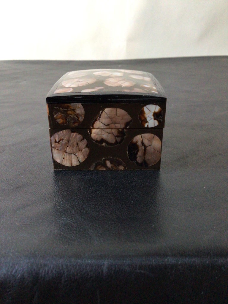 R & Y Augousti Mother of Pearl Box In Good Condition For Sale In Tarrytown, NY