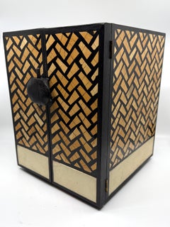 R & Y Augousti Joyero con varios cajones de marquetería y piel de raya