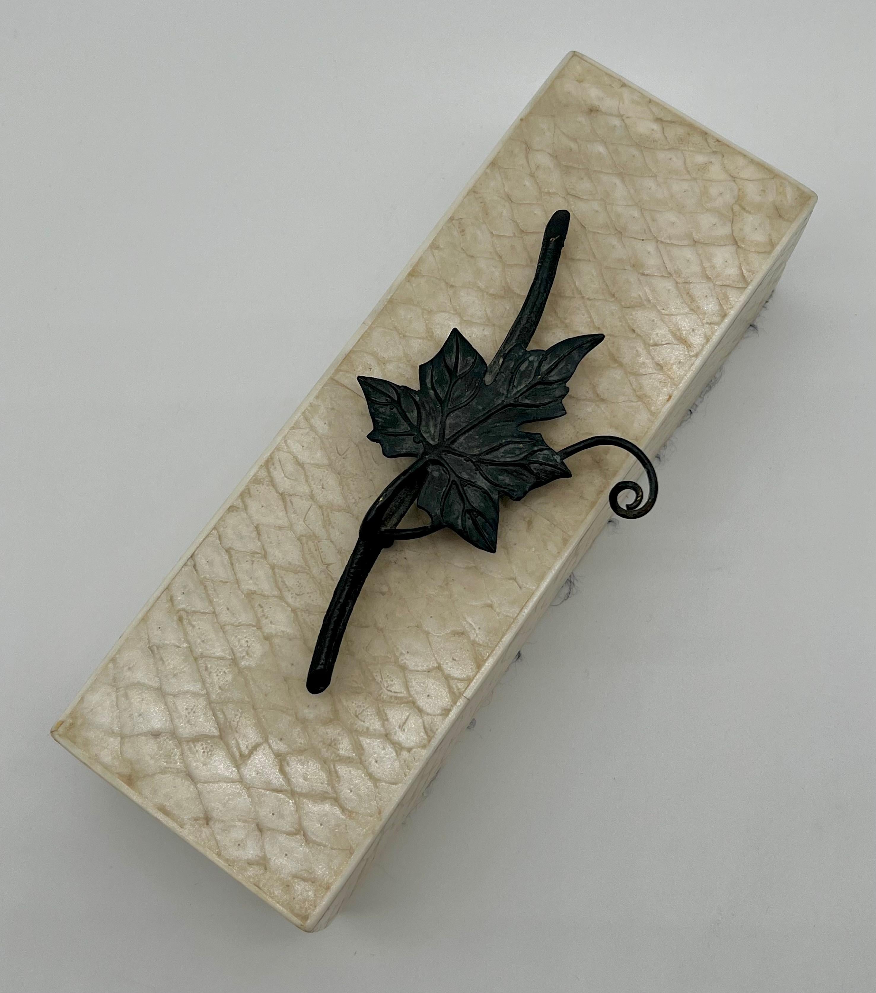 R & Y Augousti Paris France Applied Ivy Snakeskin Decorative Table Box en vente 4