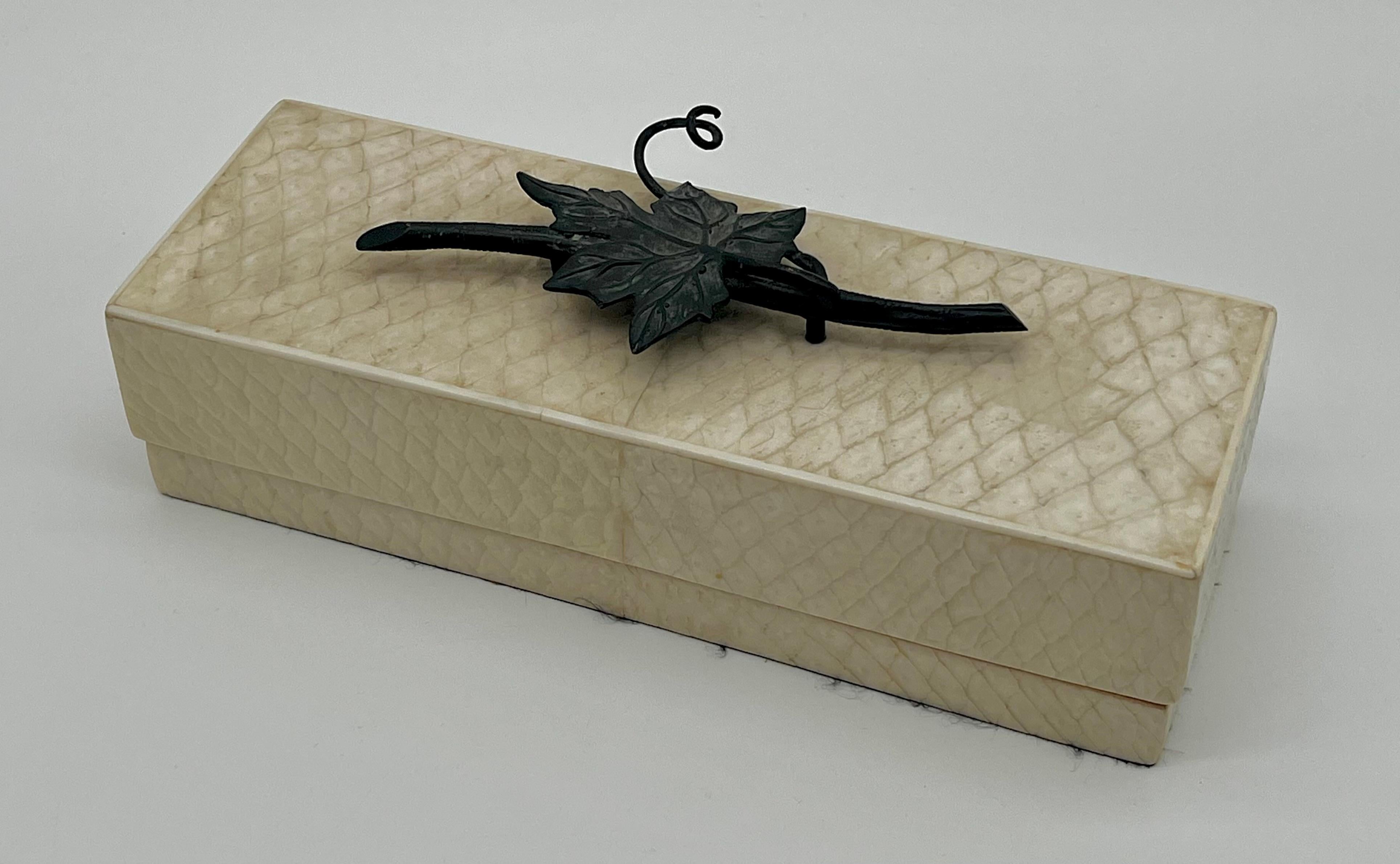 Français R & Y Augousti Paris France Applied Ivy Snakeskin Decorative Table Box en vente