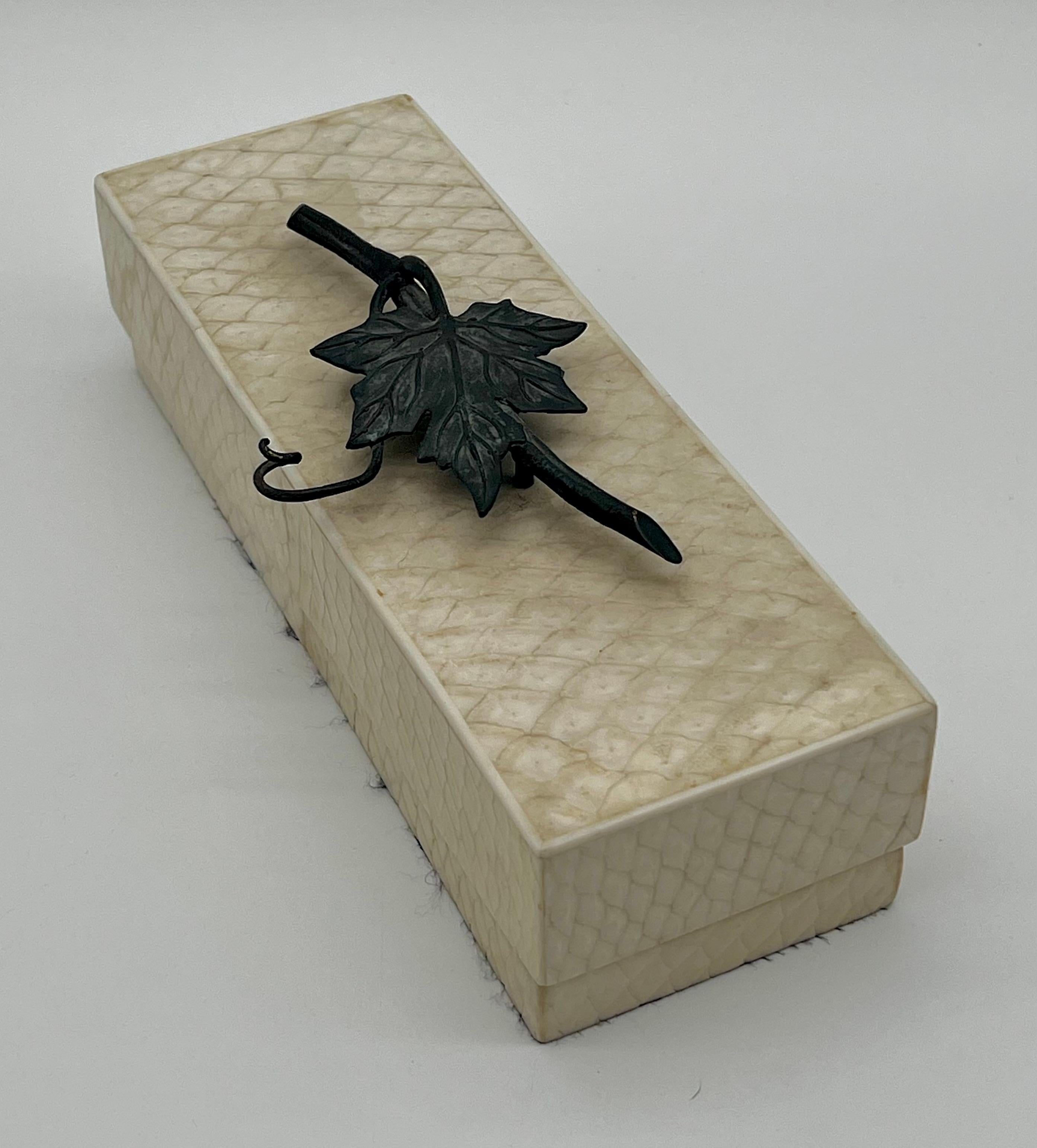 20ième siècle R & Y Augousti Paris France Applied Ivy Snakeskin Decorative Table Box en vente