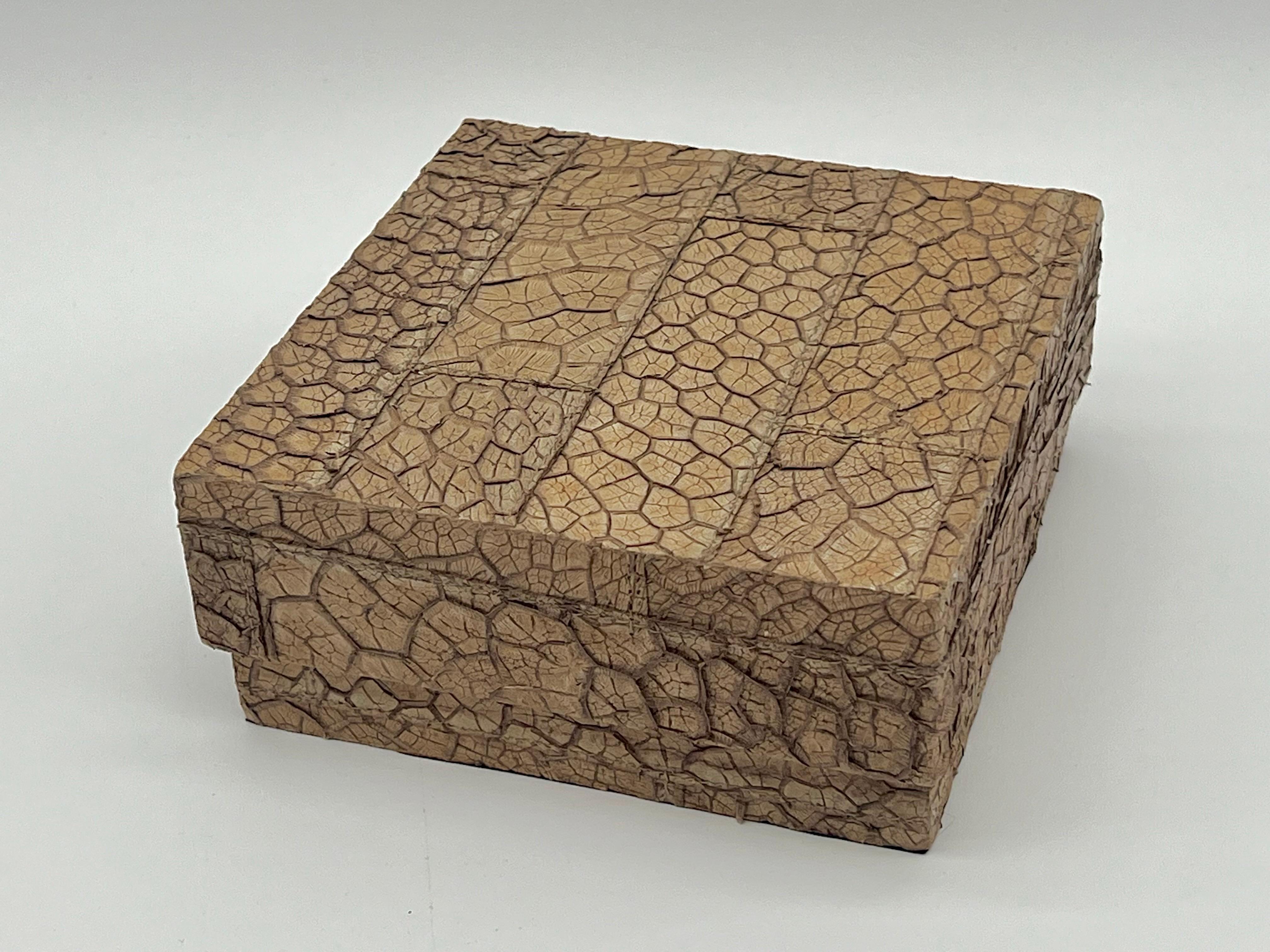 R & Y Augousti Caja de mesa decorativa de piel de serpiente de París Francia siglo XX en venta