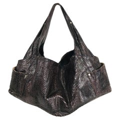 R & Y Augousti Paris Bolso grande de piel de serpiente marrón con tachuelas plateadas