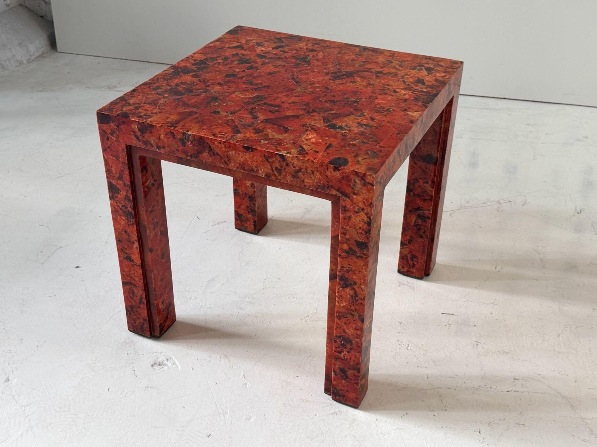 Mid-Century moderno R & Y Augousti Tavolino da tavolo con conchiglia rossa, Francia 1970 in vendita