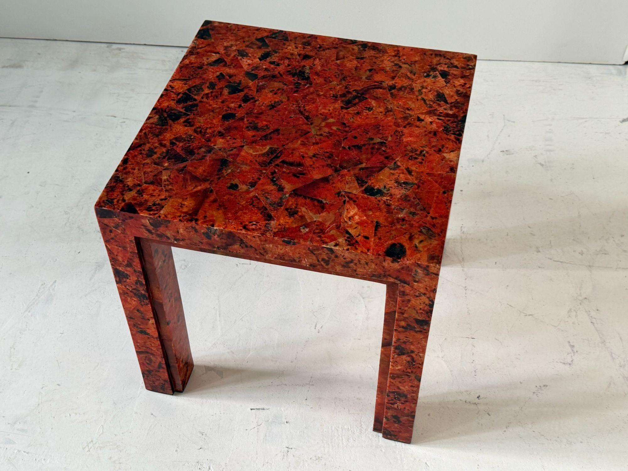 R & Y Augousti Tavolino da tavolo con conchiglia rossa, Francia 1970 In condizioni buone in vendita a Chicago, IL