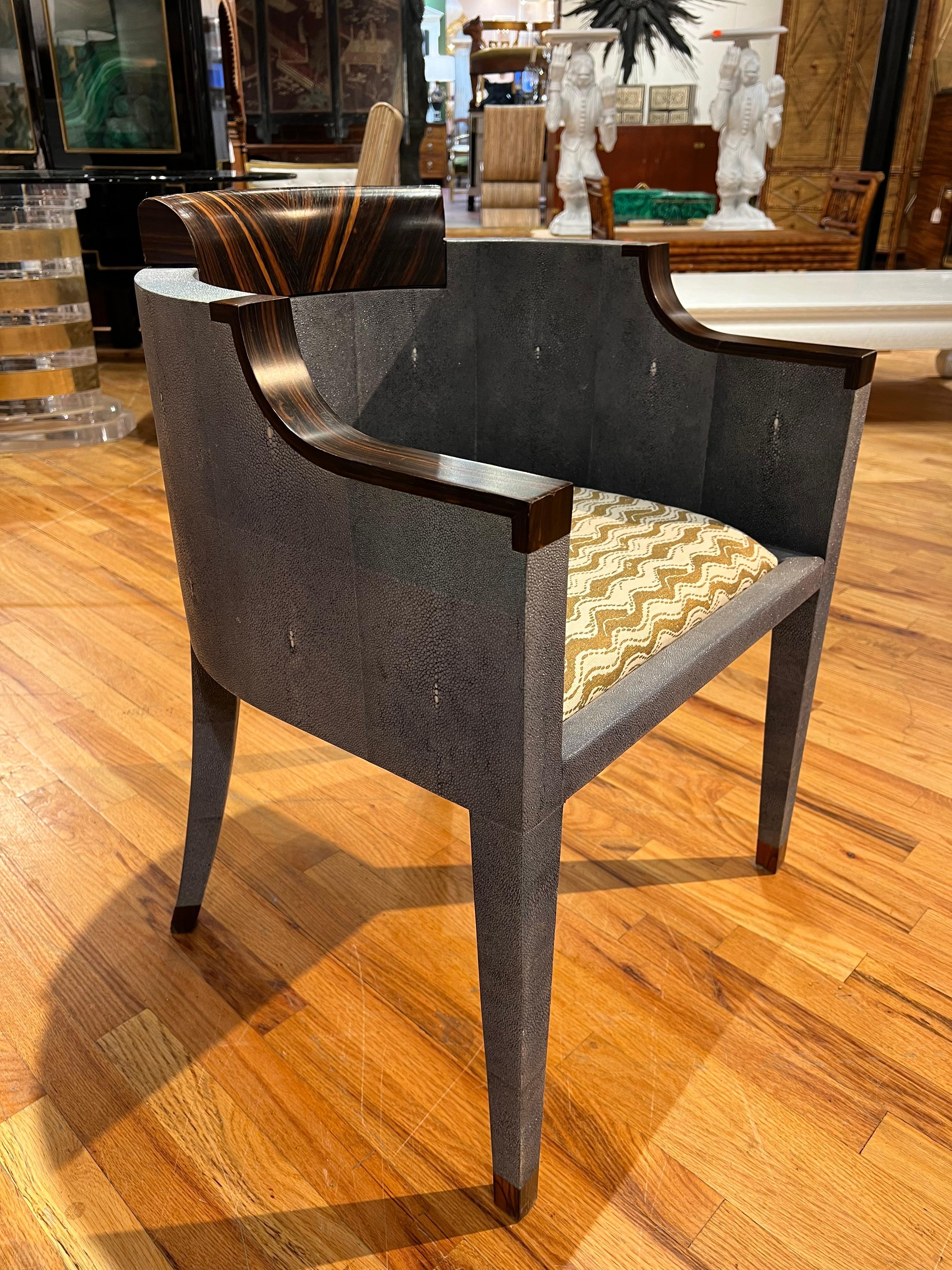 Moderno R & Y Augousti Sedia in zigrino e legno di palissandro in vendita
