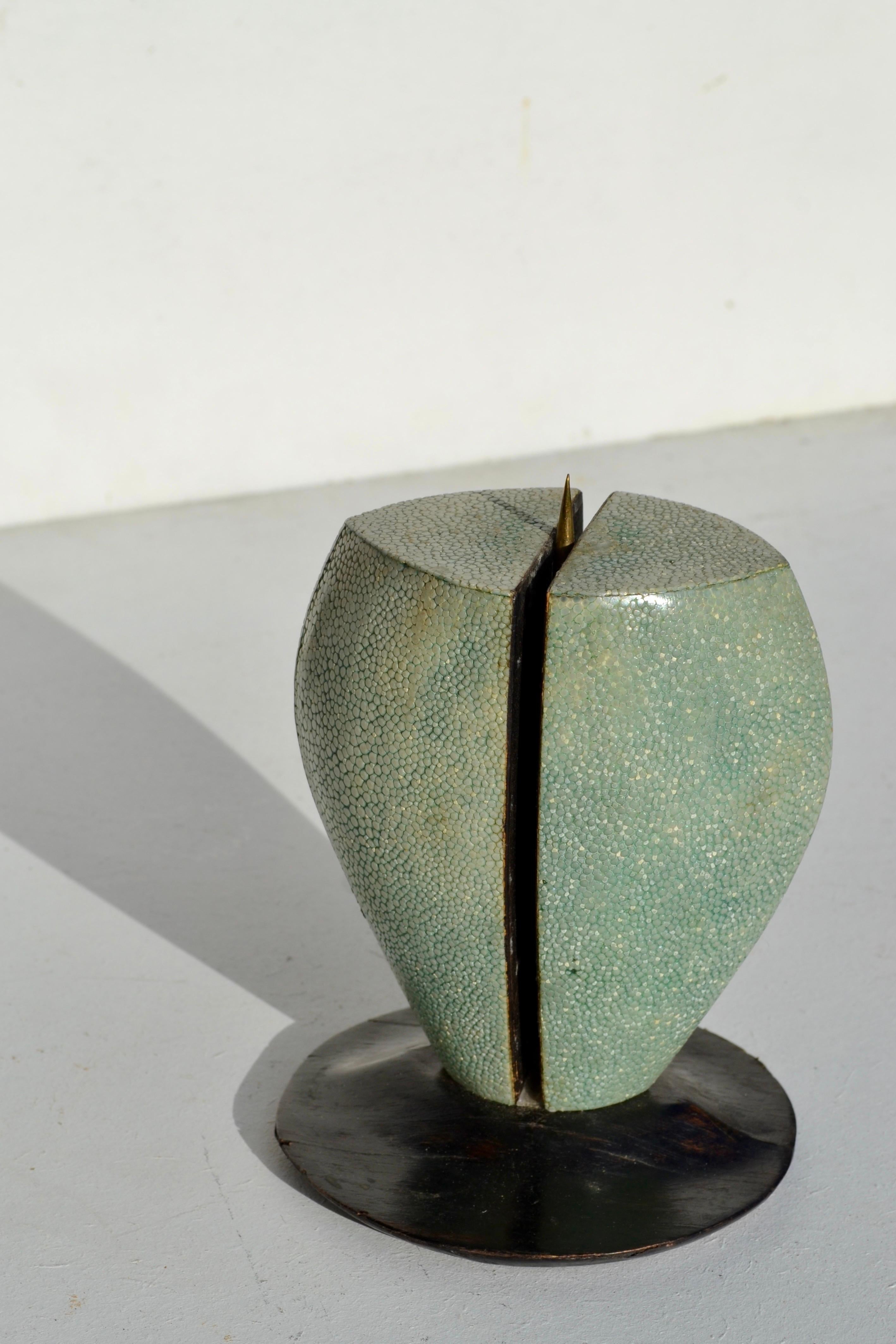 Organico moderno R & Y Augousti — Shagreen and Wood Sculptural Candleholder in vendita