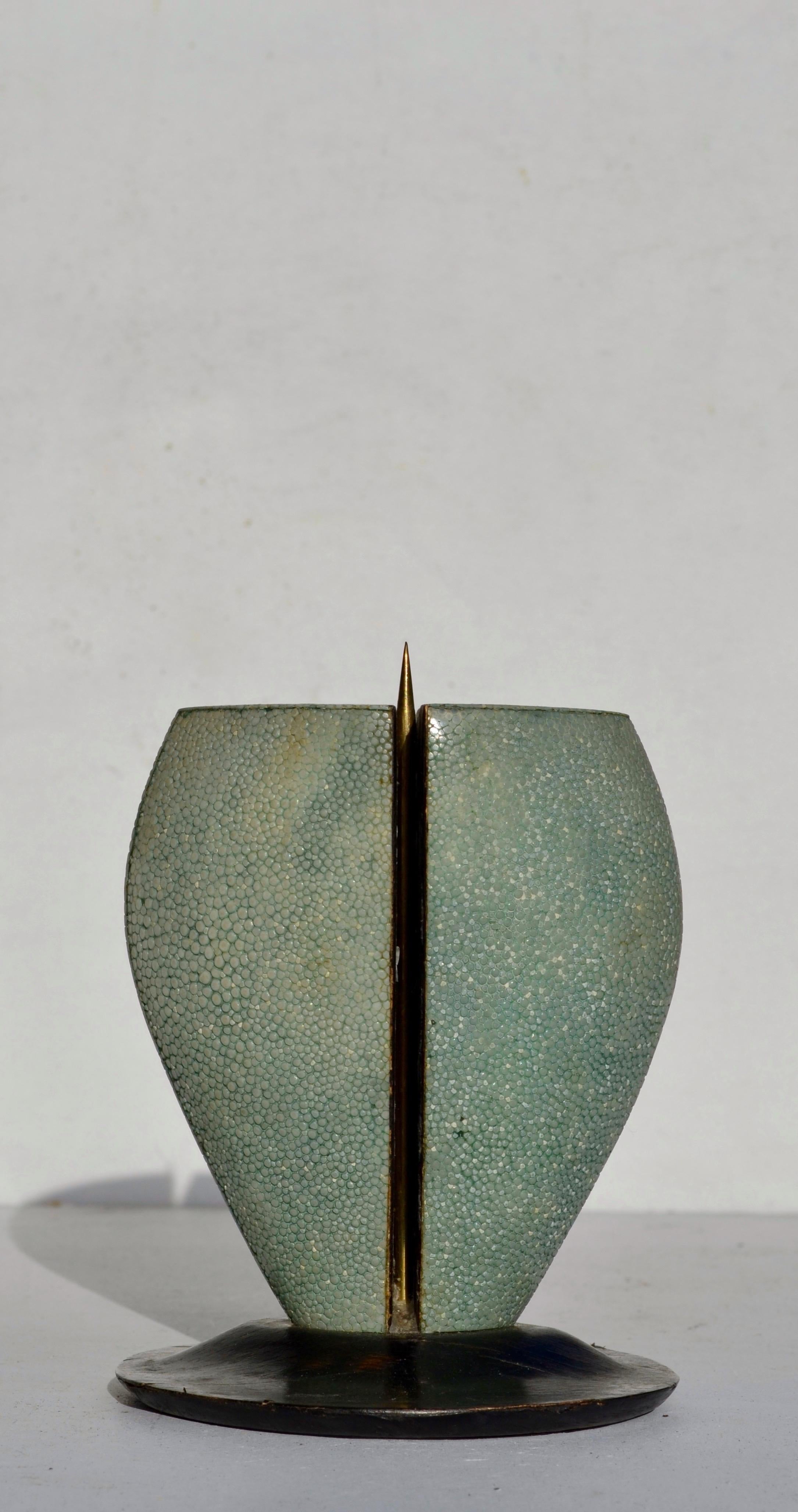 R & Y Augousti — Shagreen and Wood Sculptural Candleholder In condizioni buone in vendita a SOTTEVILLE-LÈS-ROUEN, FR