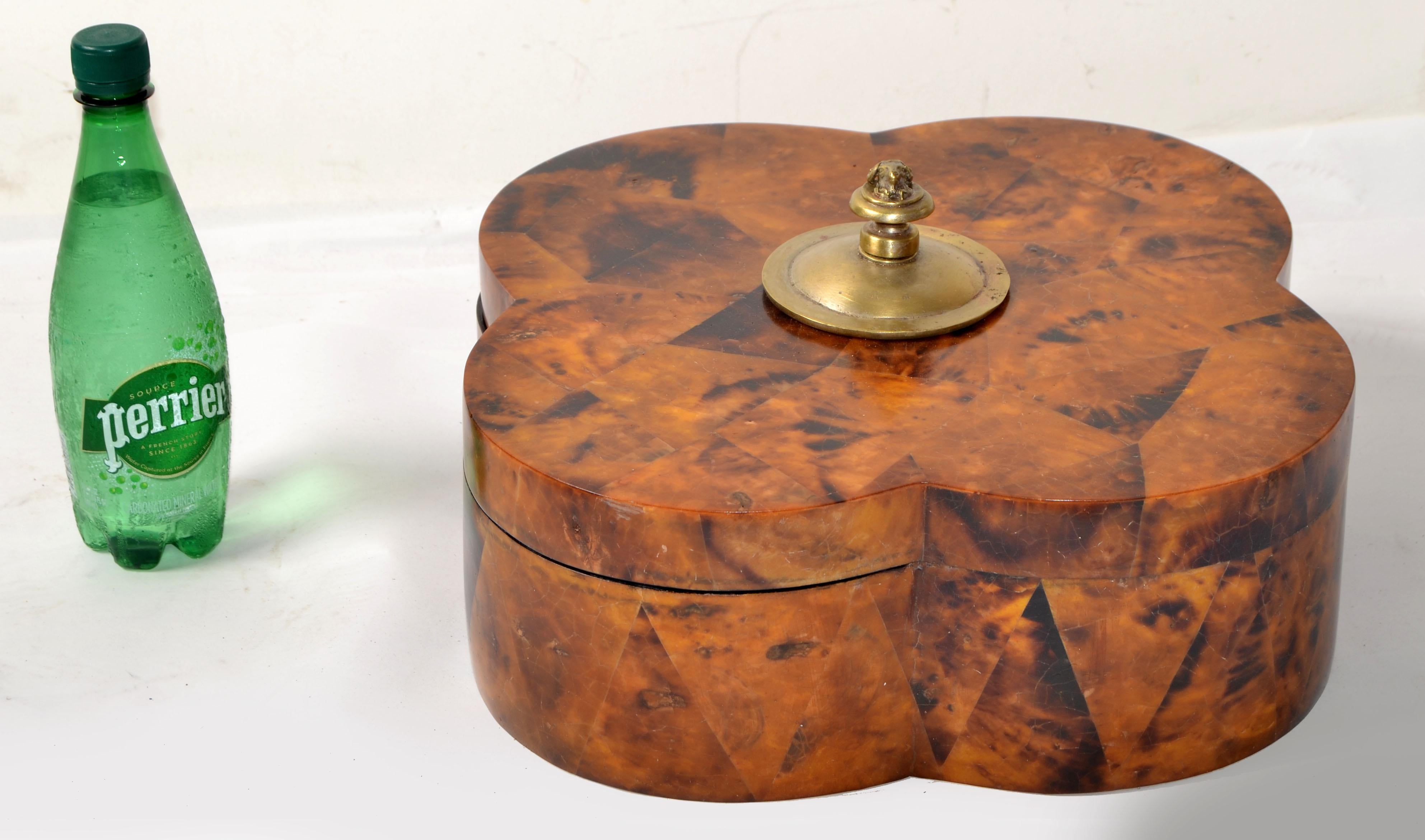 R & Y Augousti Scatola decorativa per gioielli Foglie di tabacco Legno duro Bronzo Stambecco In condizioni buone in vendita a Miami, FL