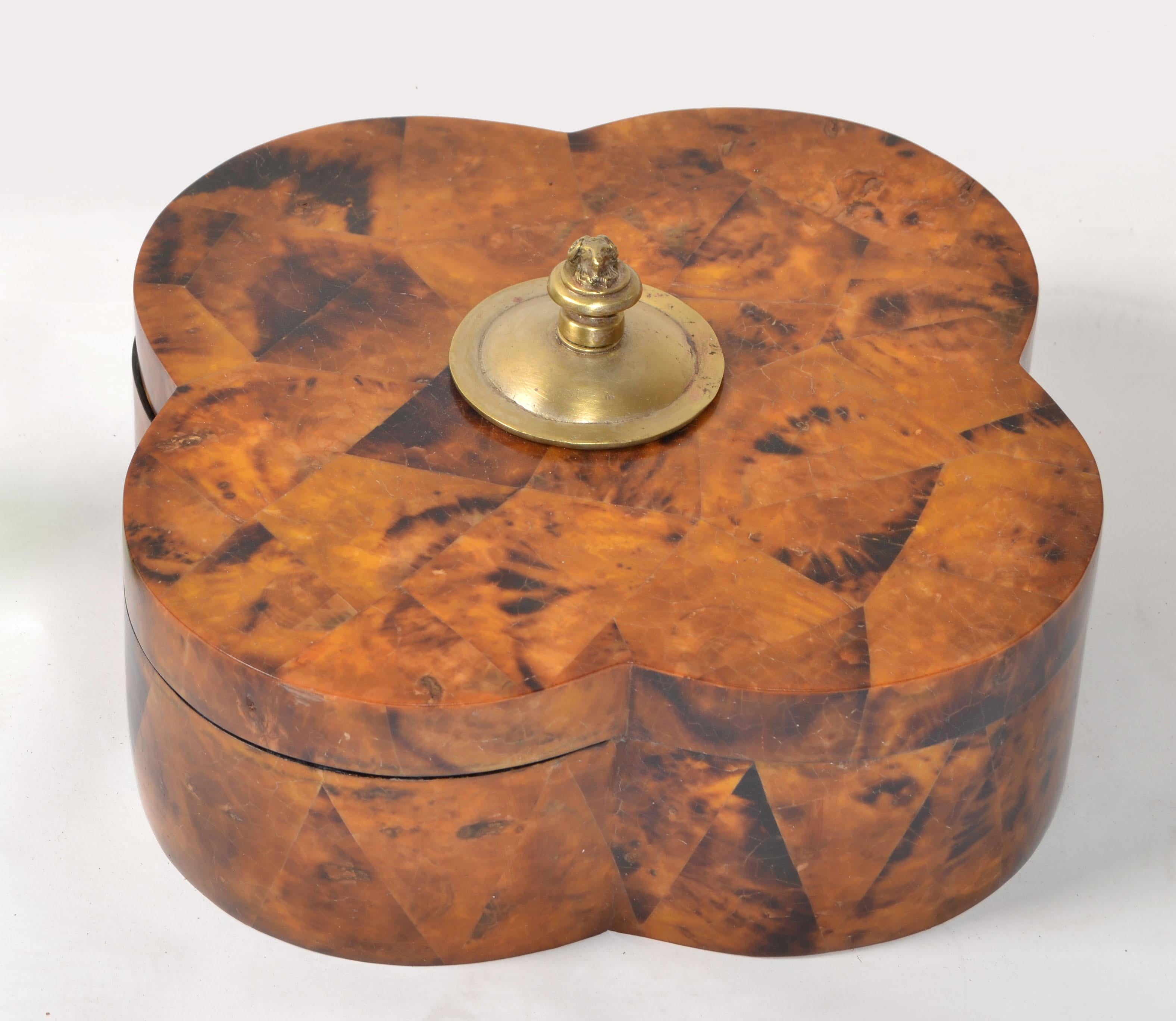 R & Y Augousti Scatola decorativa per gioielli Foglie di tabacco Legno duro Bronzo Stambecco in vendita 2