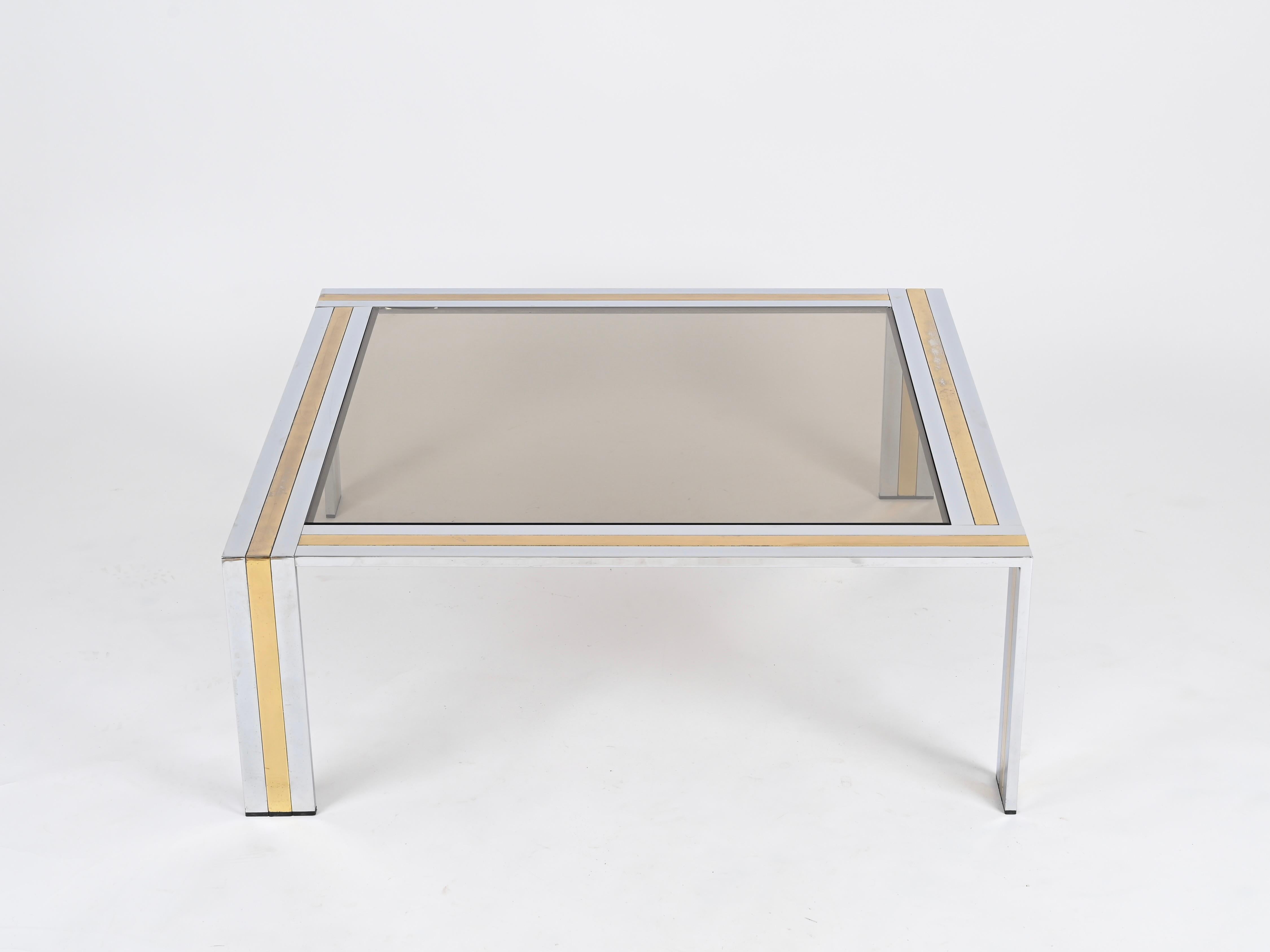 Fin du 20e siècle Grande table basse carrée R. Zevi en laiton, chrome et verre fumé, Italie 1970 en vente