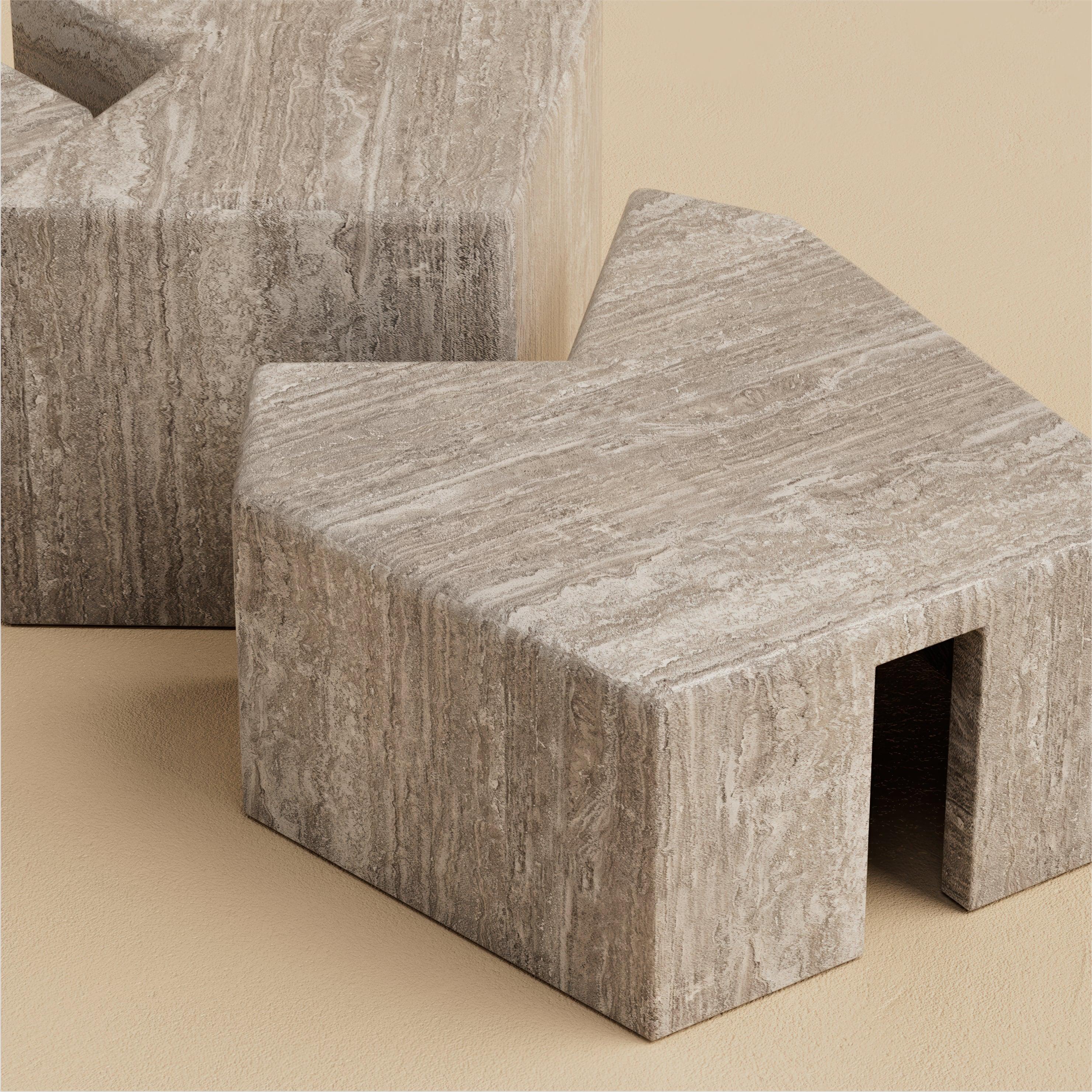 Italiano R.01 Cocktail Tables in pietra / Set di 3 / Travertino argento di Lusano in vendita