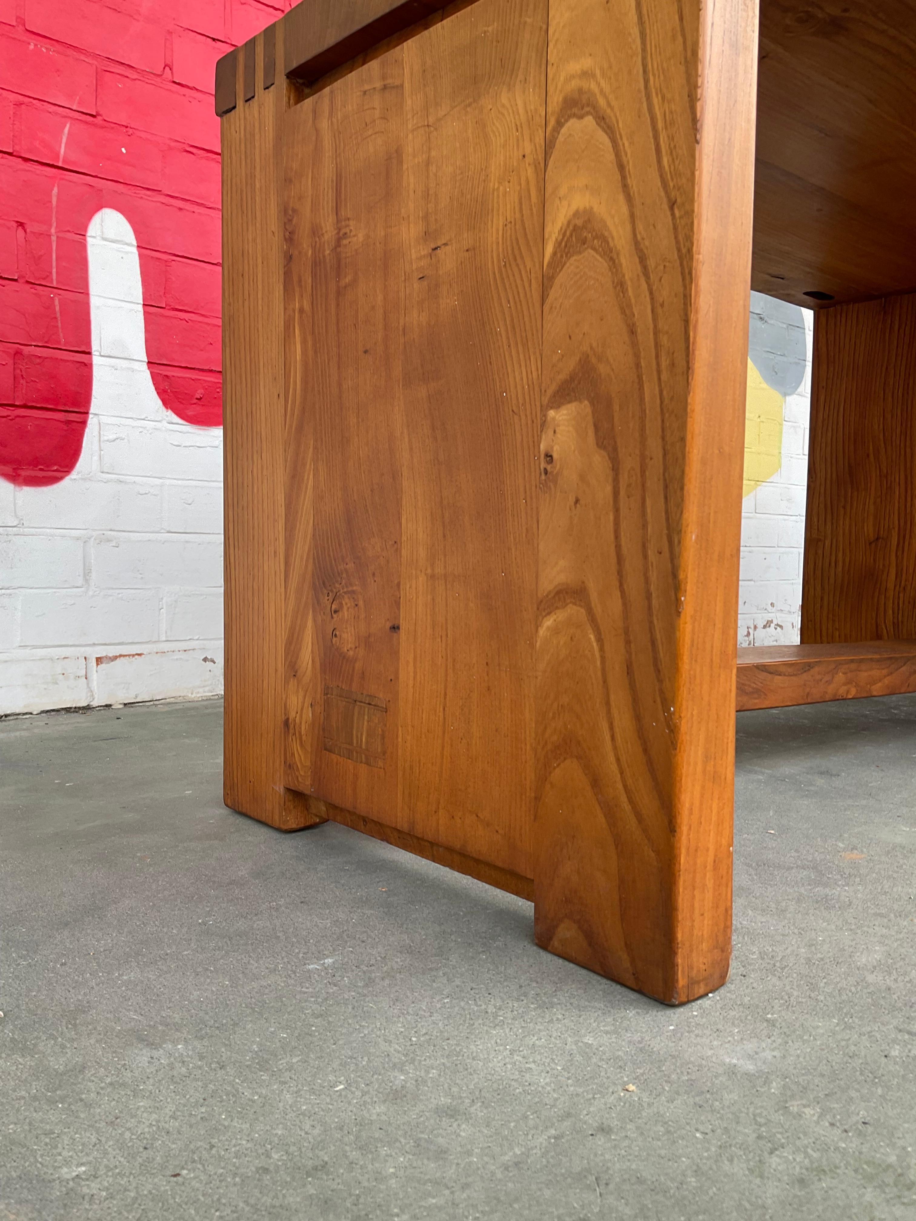 R05 Un bureau par Pierre Chapo en vente 4