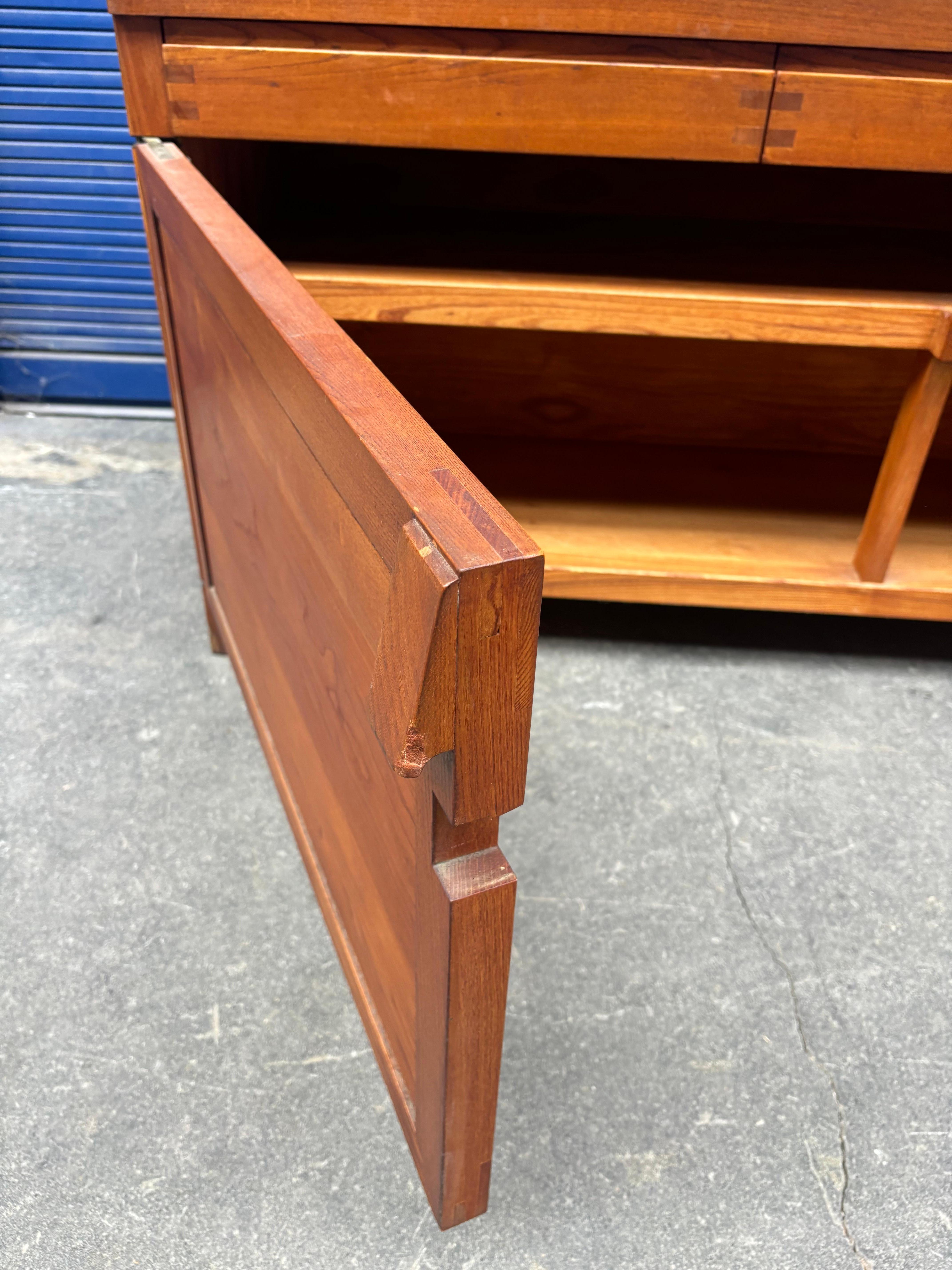 Buffet R08 par Pierre Chapo en vente 9