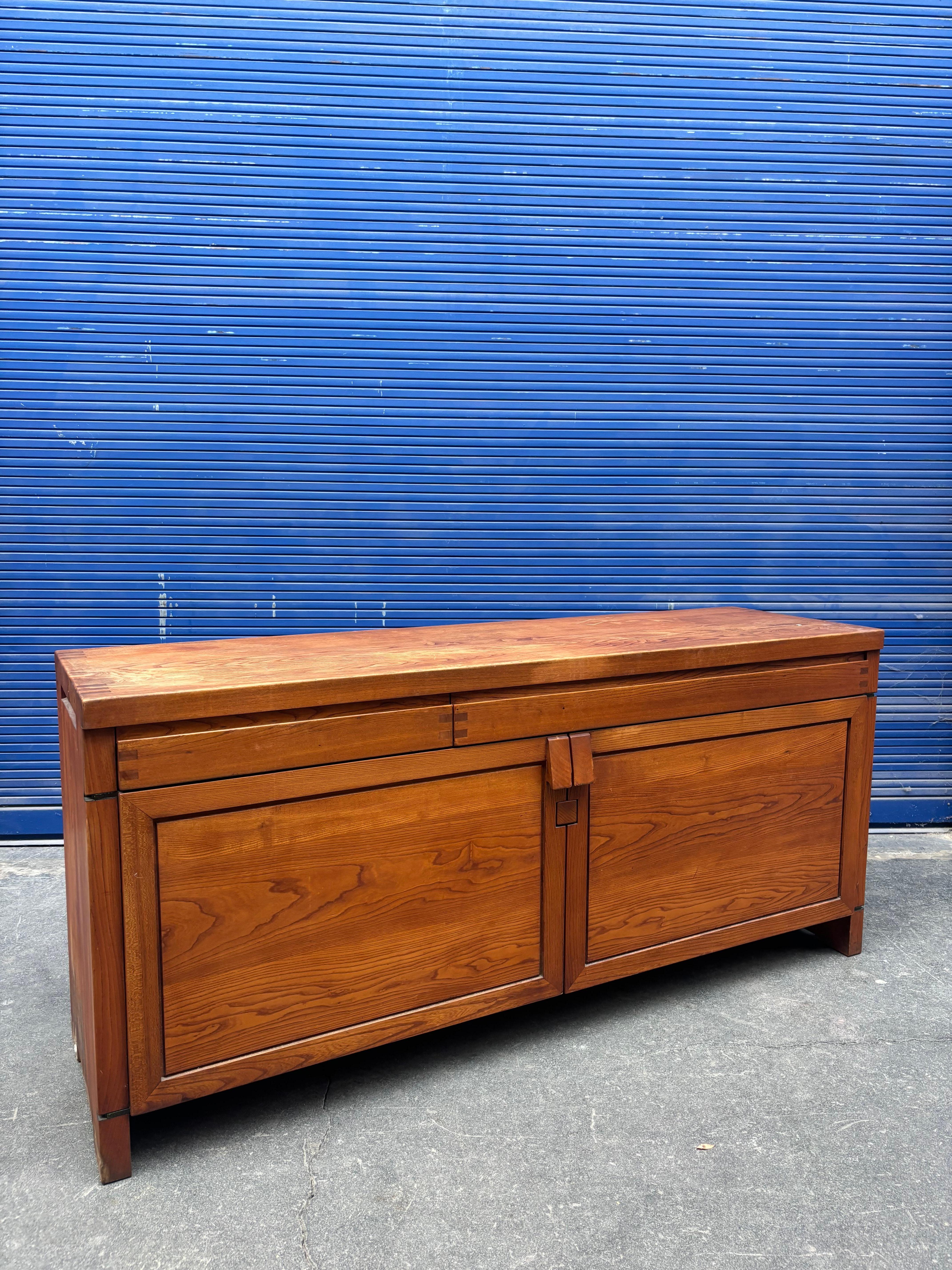Mid-Century Modern Buffet R08 par Pierre Chapo en vente