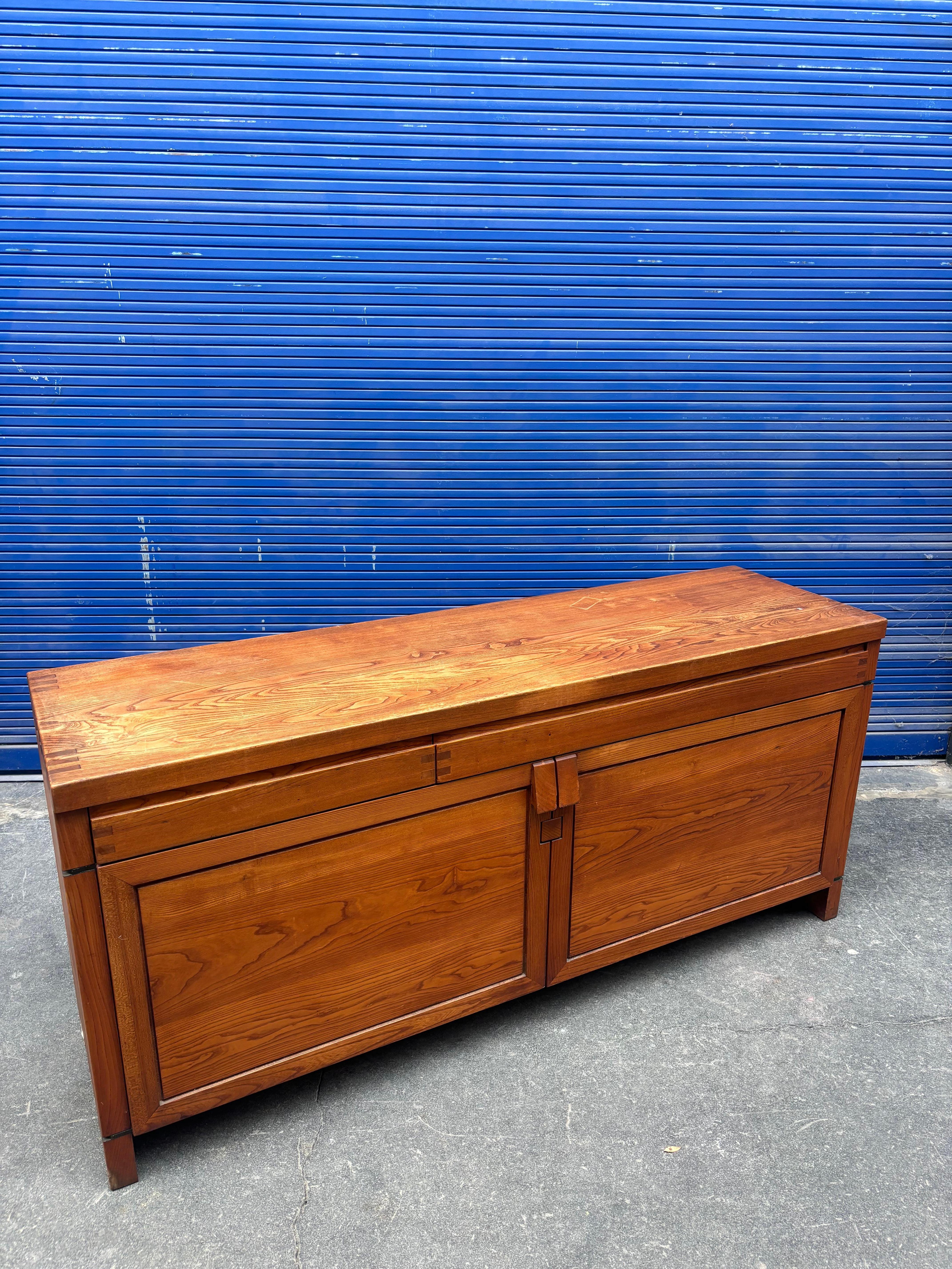 Français Buffet R08 par Pierre Chapo en vente