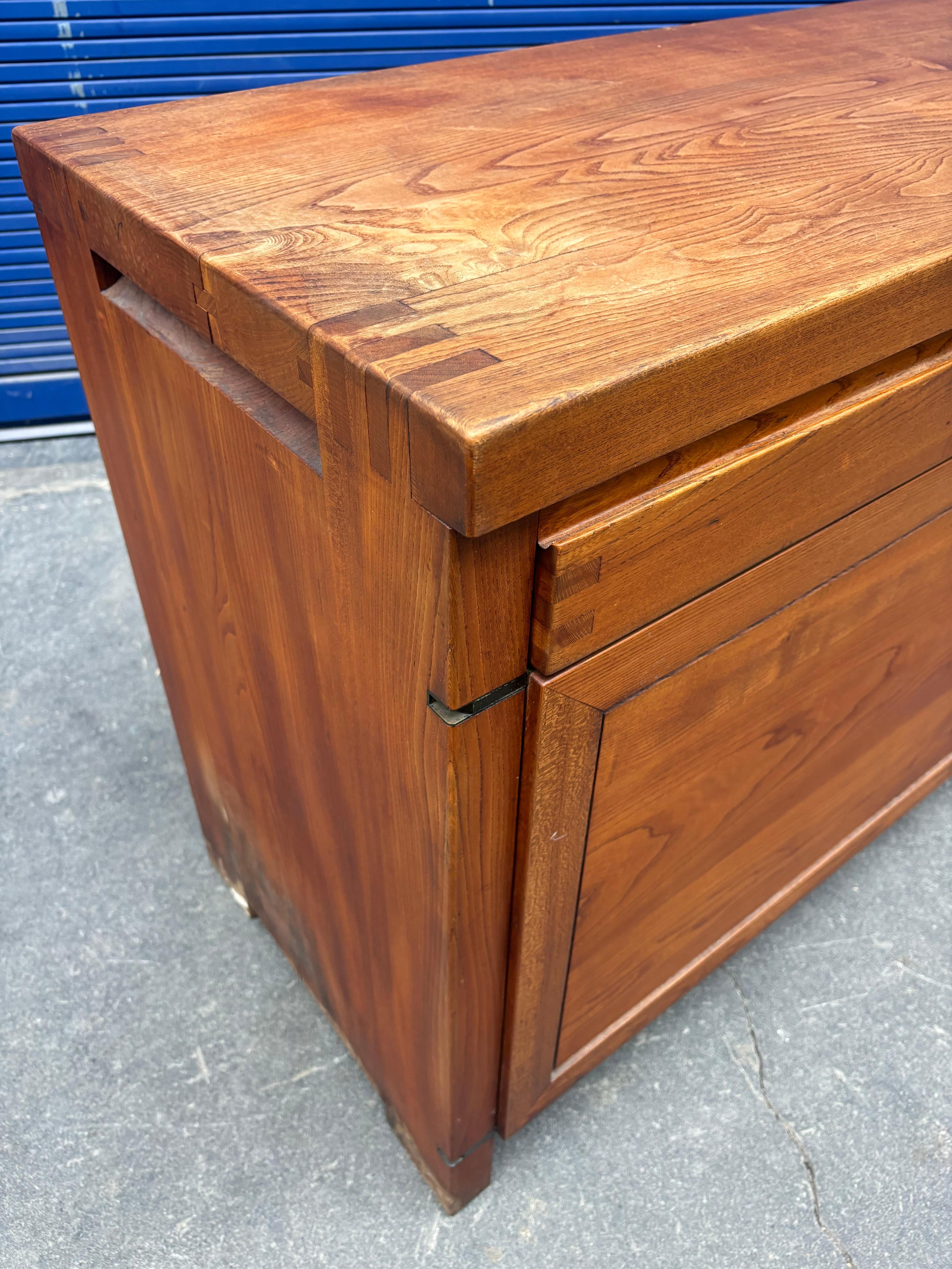 Orme Buffet R08 par Pierre Chapo en vente