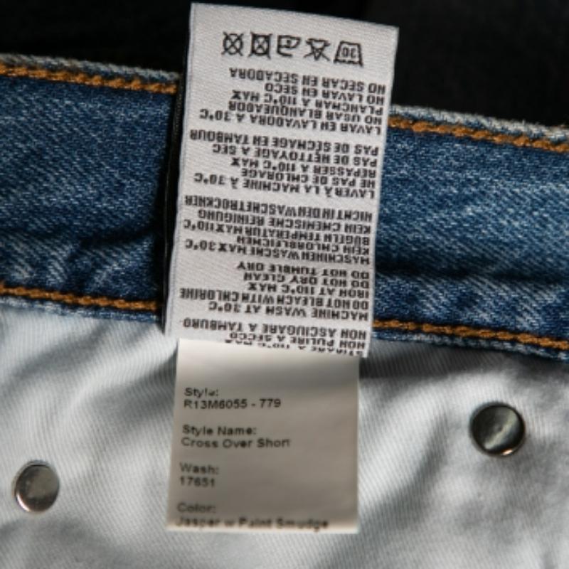 R13 Denim bleu Short à taille asymétrique et bords effilochés M Bon état - En vente à Dubai, Al Qouz 2