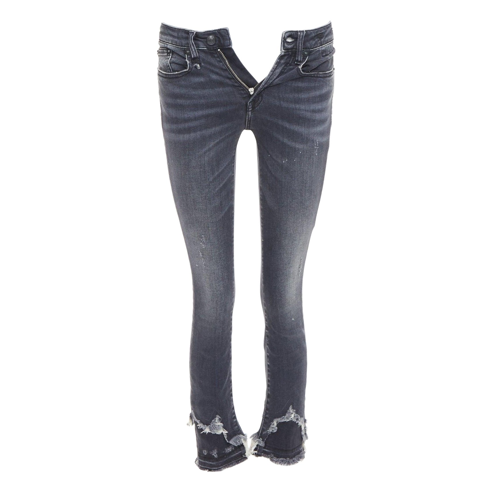 R13, jeans skinny grigio scuro a vita media con orlo strappato, 24". in vendita