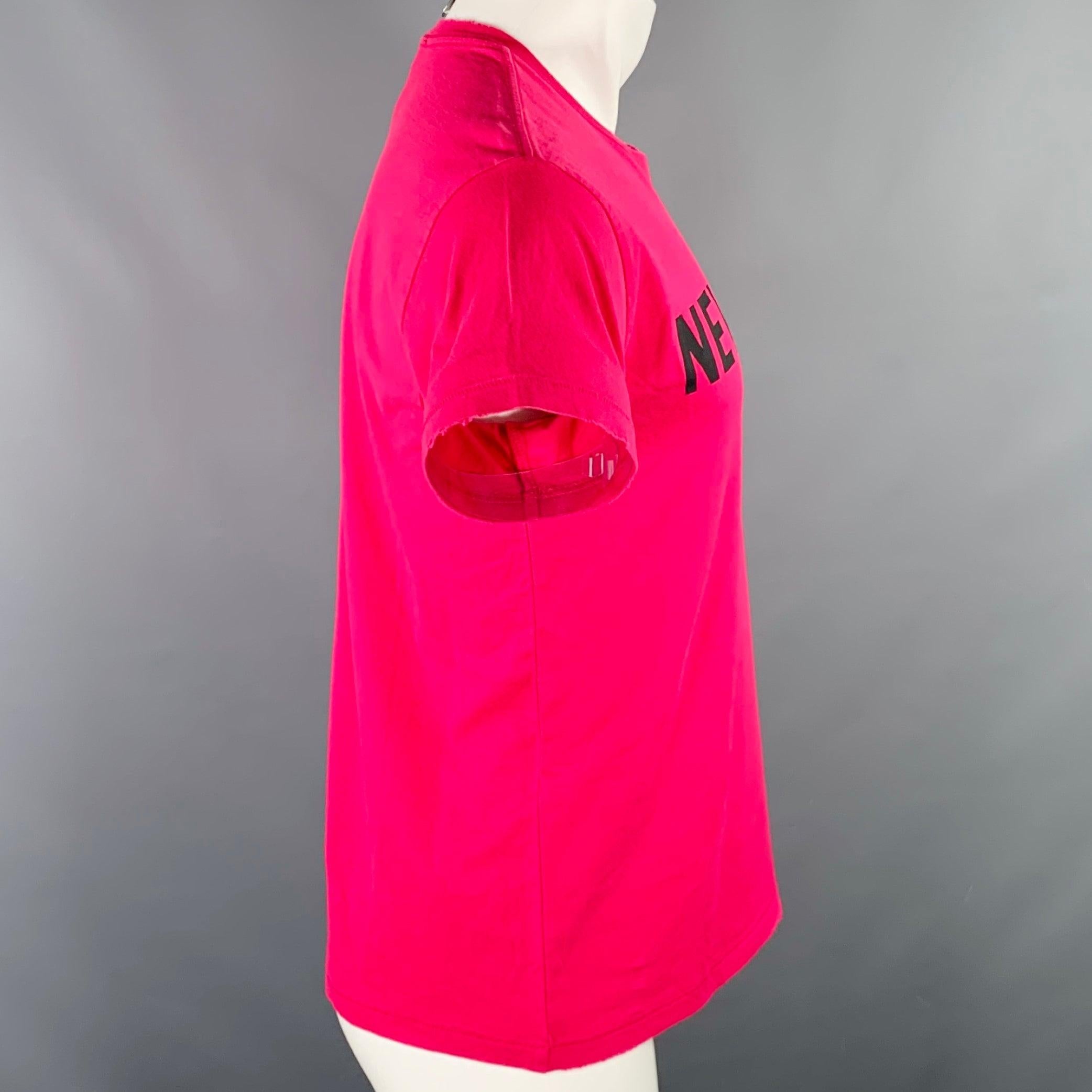 R13 Größe S New Yorker Junge Schwarzes Kurzarm-T-Shirt aus Baumwolle mit Fuchsiadruck (Pink) im Angebot