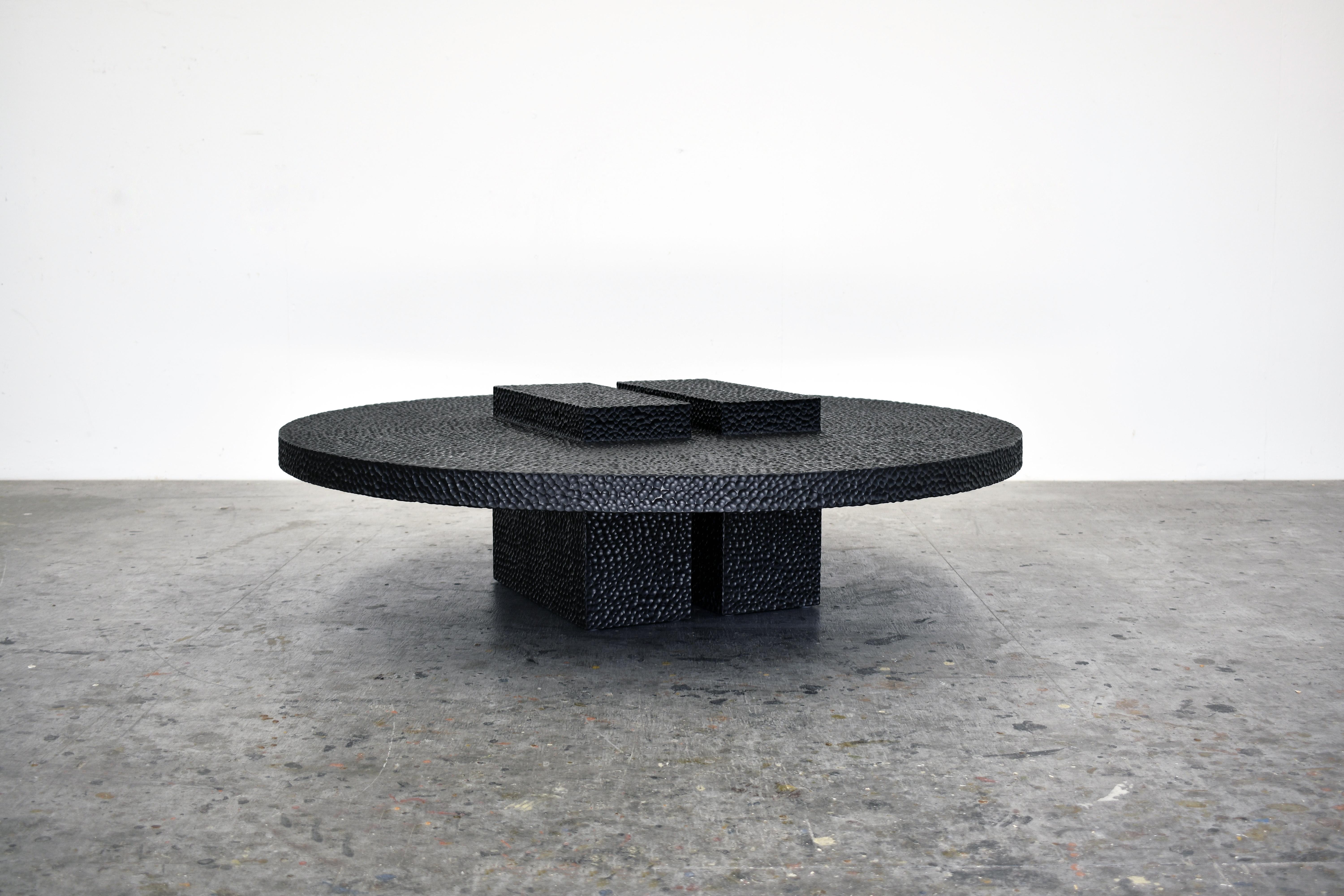 Moderne Table basse ronde en érable R3 sculptée par John Eric Byers en vente