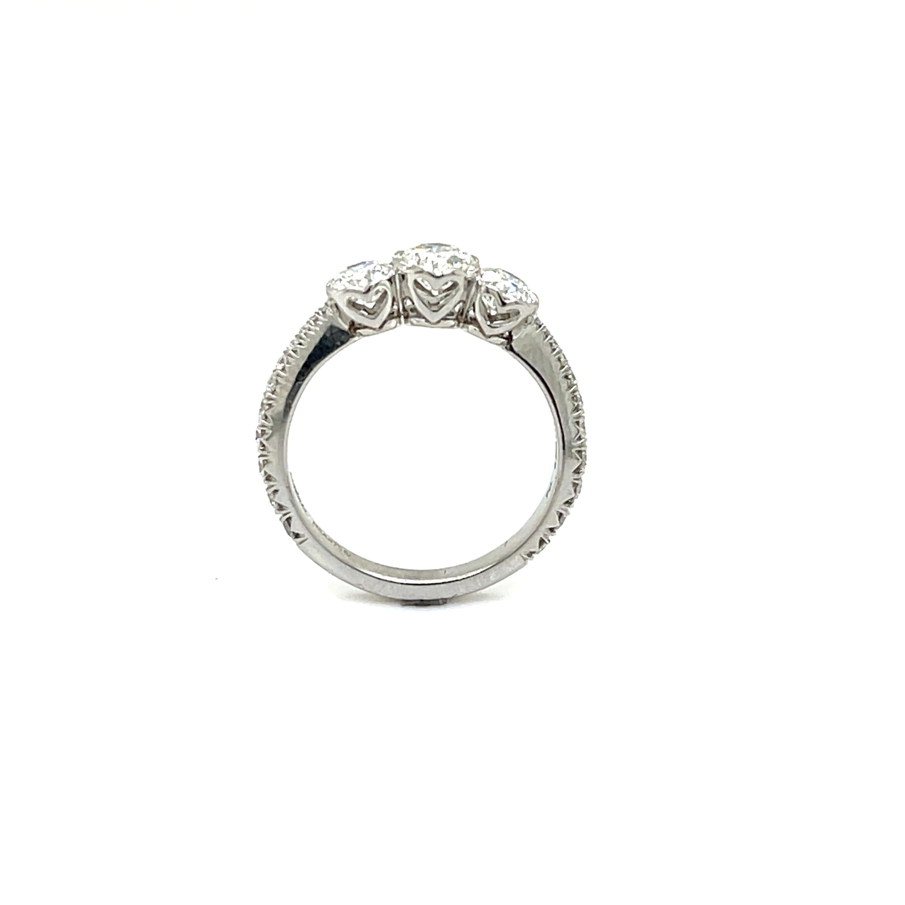 Modern R32-101 - ETERNAL HEARTS Platinum Ring with Diamonds For Sale