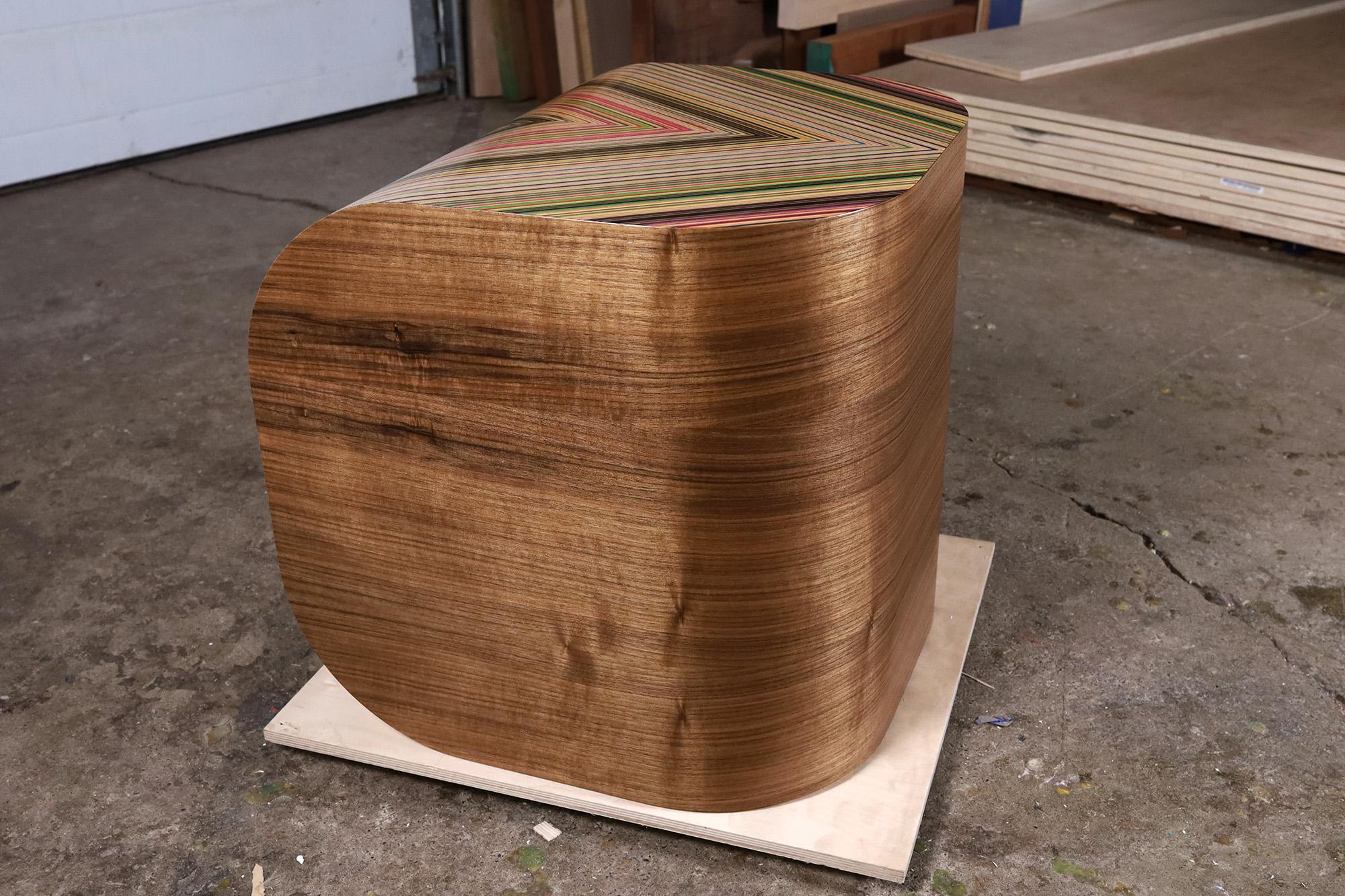 Mid-Century Modern 'R5' End Table For Sale