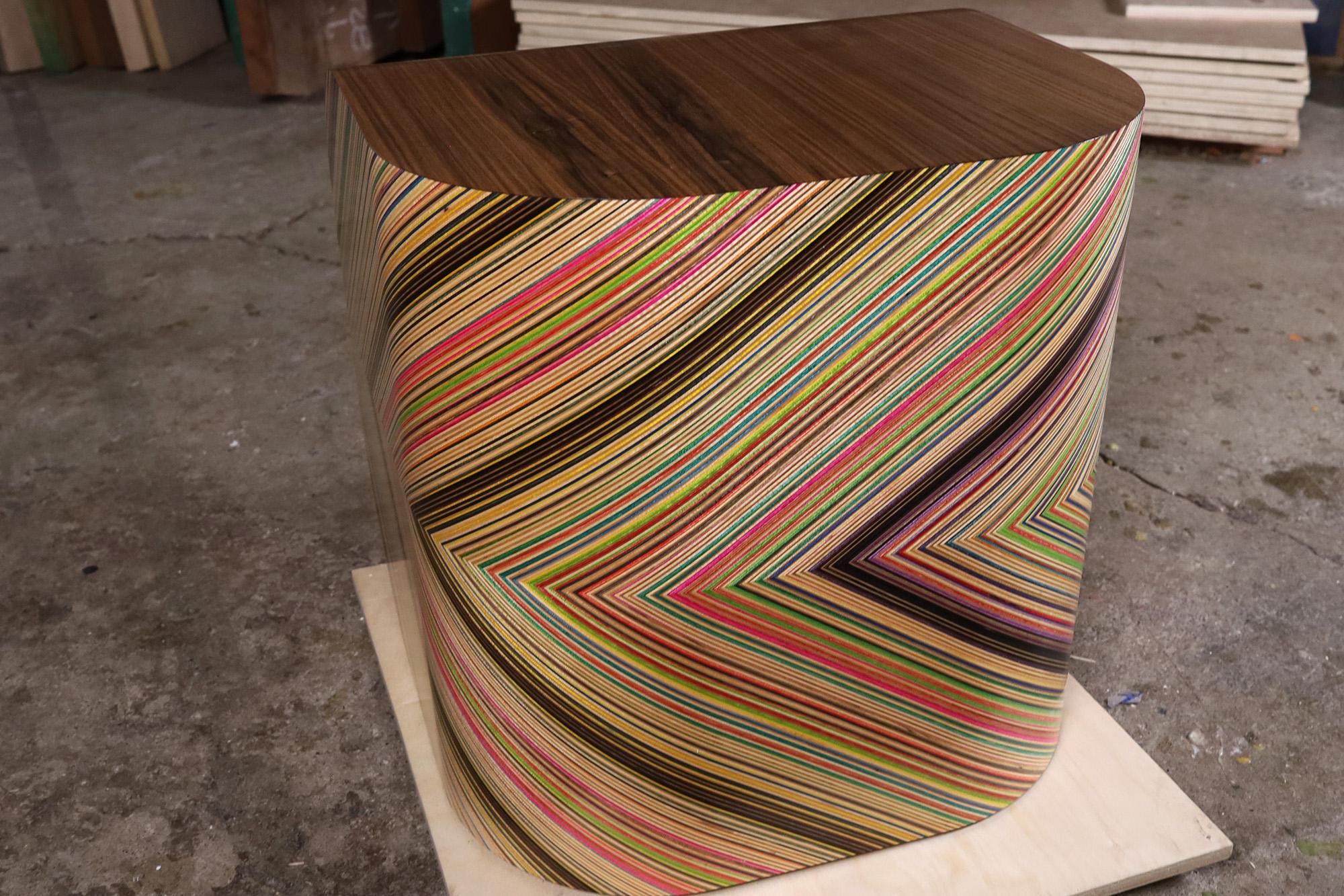 Contemporary 'R5' End Table For Sale