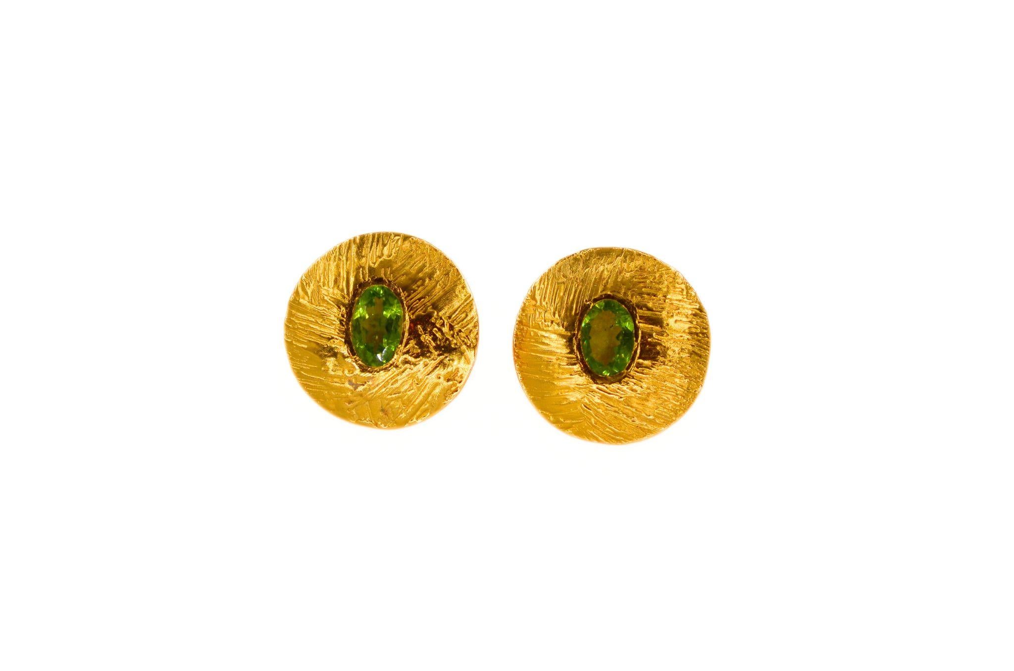 RA Collection Earrings 
Gold-Plated Bronze with Peridots Stones 
Handmade Lost-Wax Casting
Bronze plated in 24-karat gold all over
2 peridots of 6,10 carats
Unique Piece 
Spain 