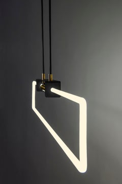 Suspension Ra Blanc brillant Détails chromés Pendentif Néon courbé à la main par d'Armes
