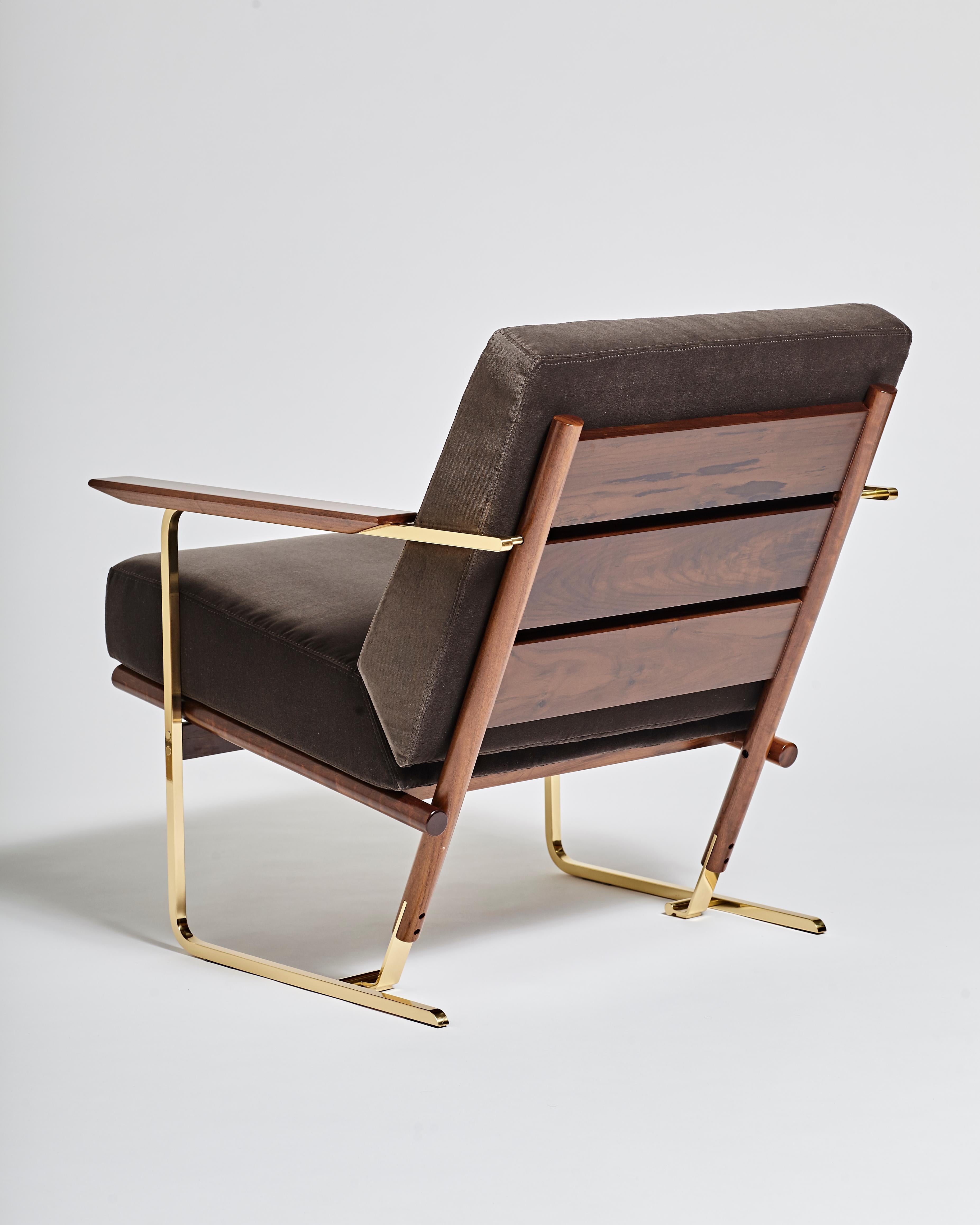 XXIe siècle et contemporain Fauteuil « RA40 » en bois d'Imbuia et métal de Pedro Useche en vente