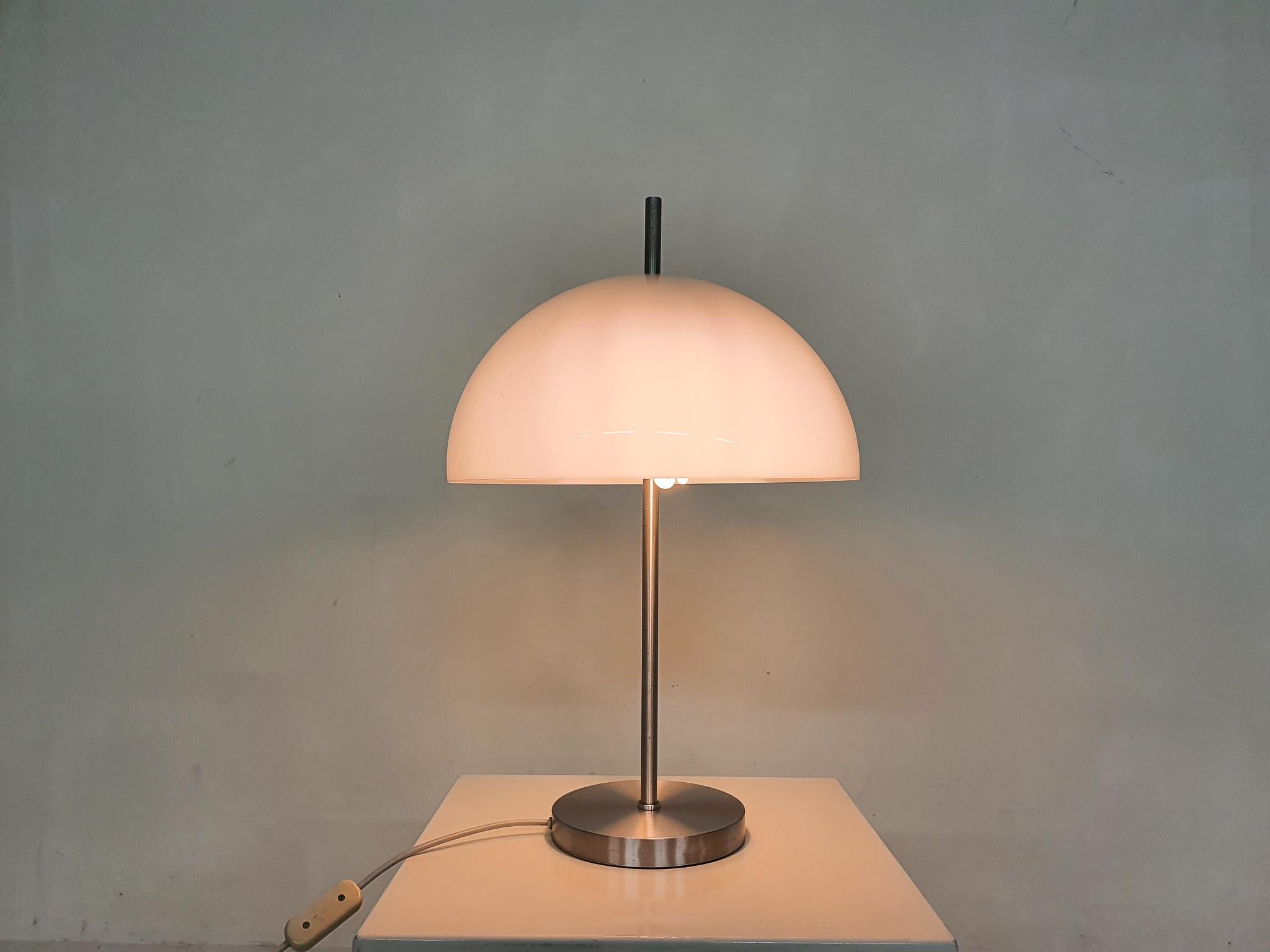 Chrome table lamp with white plexi lamp shade. The lamp shade has a small crack at the top.
With EU plug.