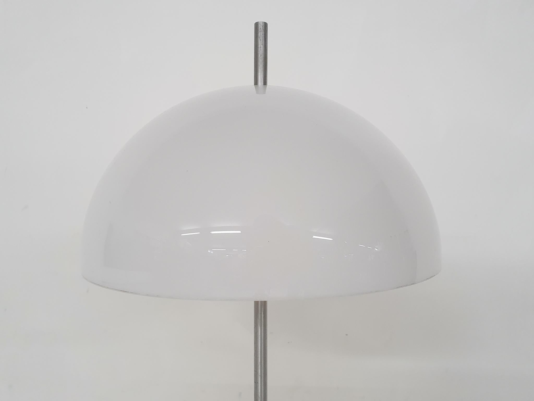 Mid-20th Century RAAK 185 Table Light, Chrome and White Plexi, the Netherlands, 1960's
