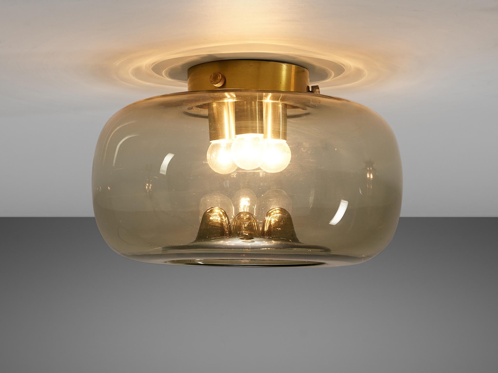 RAAK Amsterdam, Ceiling light, smoked glass, brass, the Netherlands, 1970s

Inside an oval glass shade are hold three small lightbulbs on brass cylindrical mountings by RAAK Amsterdam. The lightbulbs have an equivalent form in the bottom of the