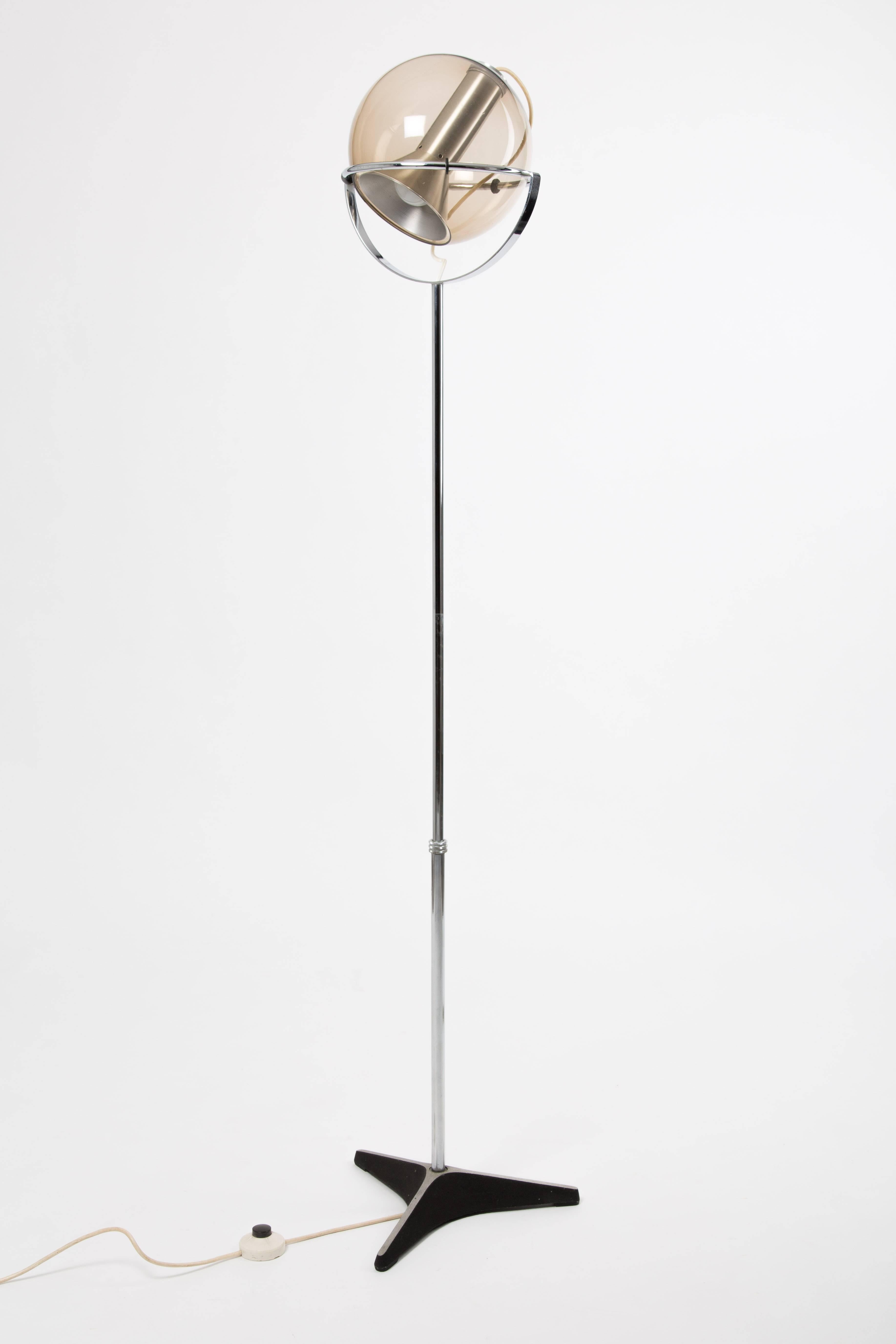 RAAK Amsterdam Floor Lamp by Frank Ligtelijn with Smoke Glass 2