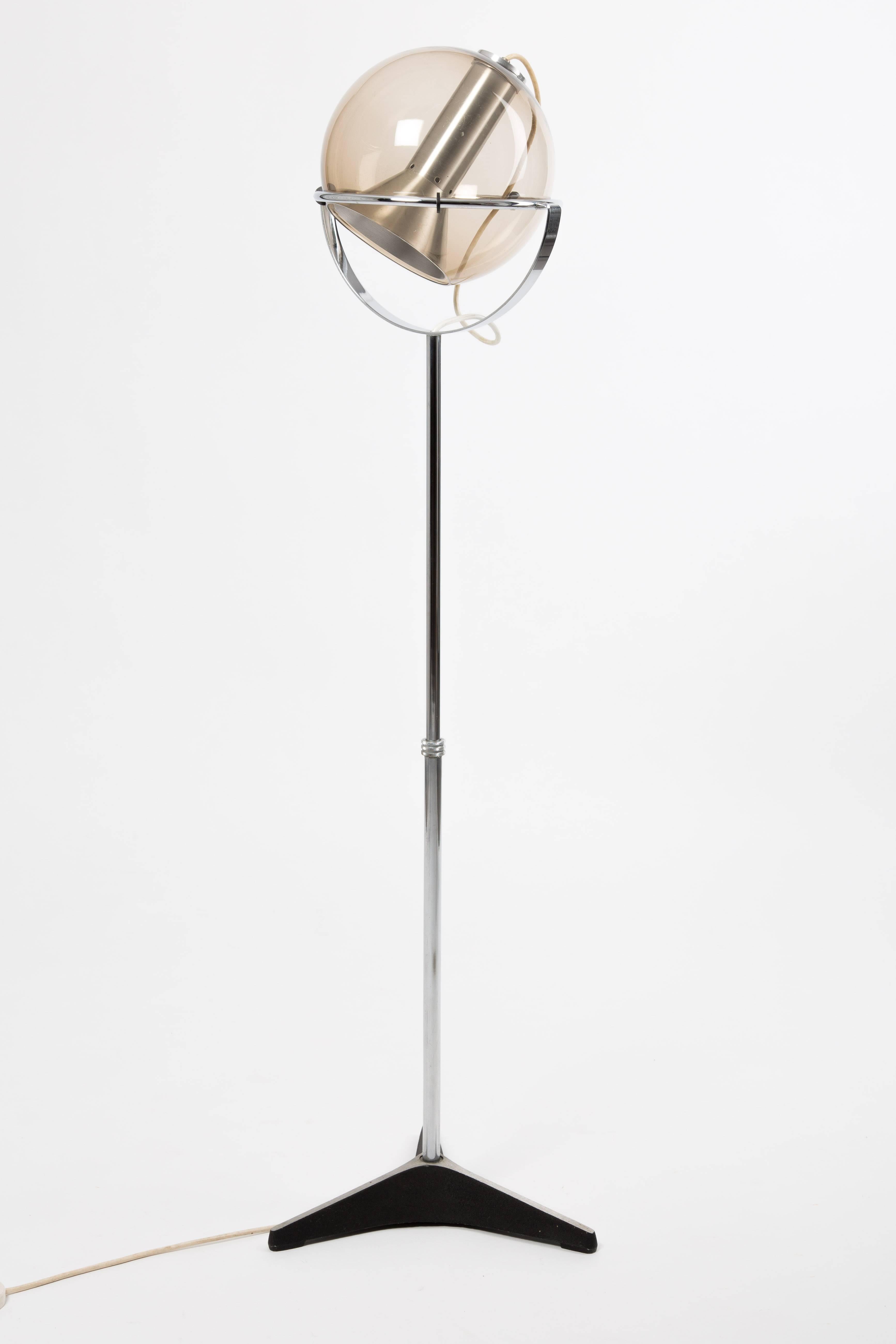 RAAK Amsterdam Floor Lamp by Frank Ligtelijn with Smoke Glass 3
