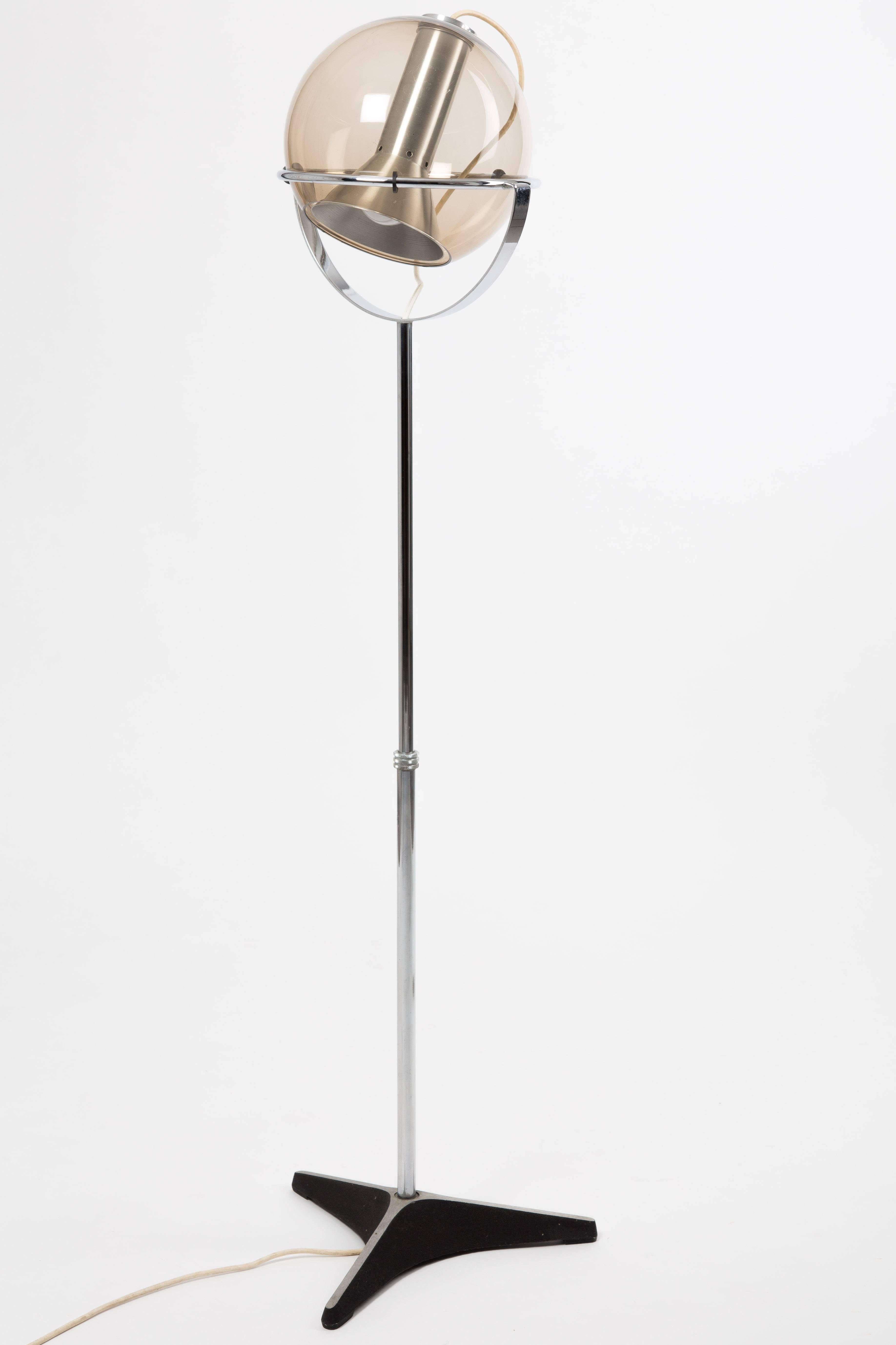 RAAK Amsterdam Floor Lamp by Frank Ligtelijn with Smoke Glass In Good Condition In LA Arnhem, NL