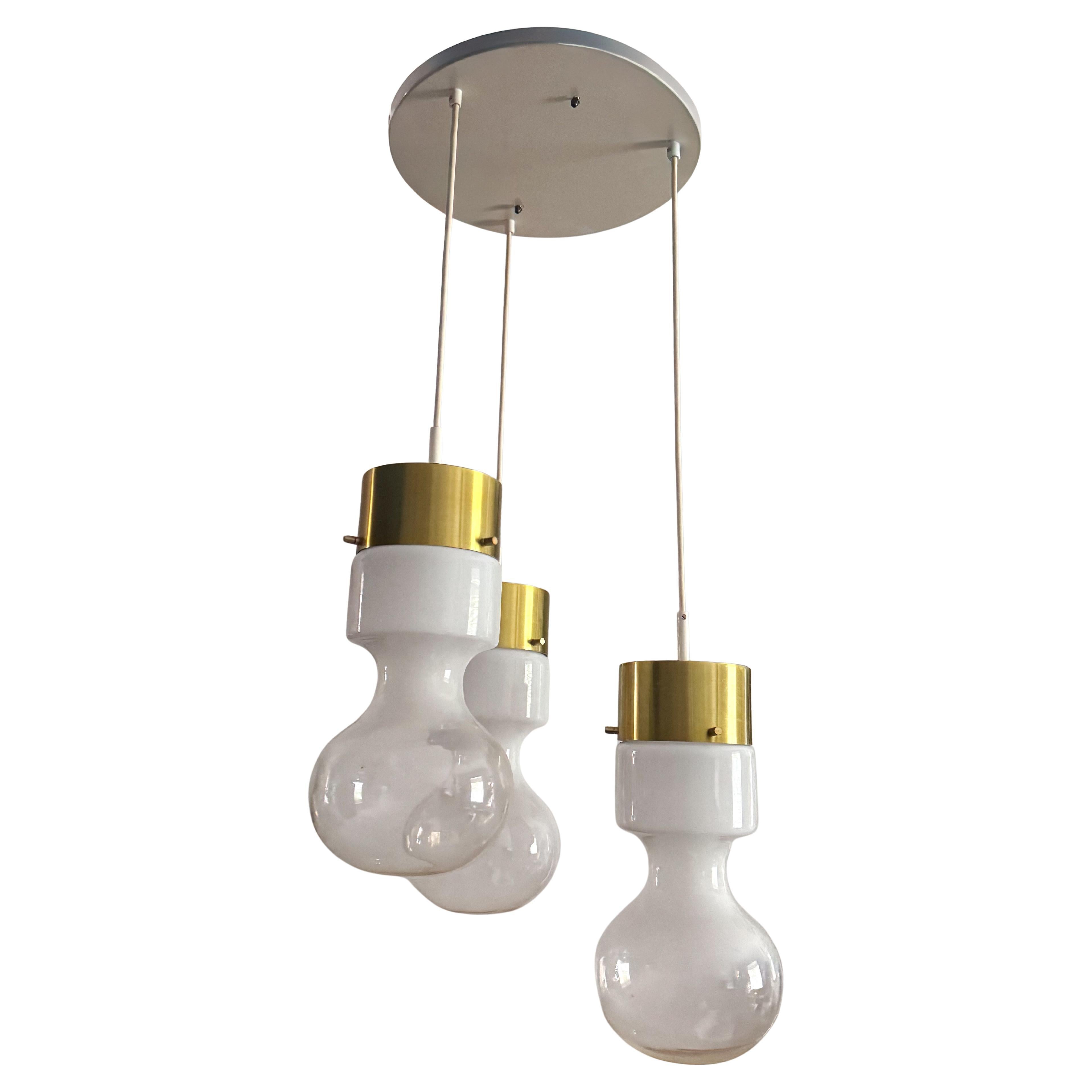 Elegant ensemble de trois lampes suspendues 