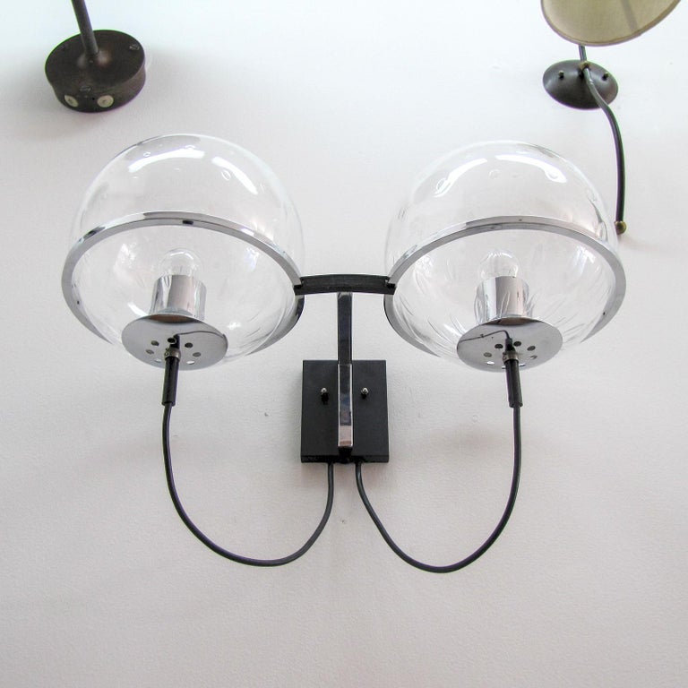 RAAK Double Globe Wall Light, 1960 In Good Condition For Sale In Los Angeles, CA