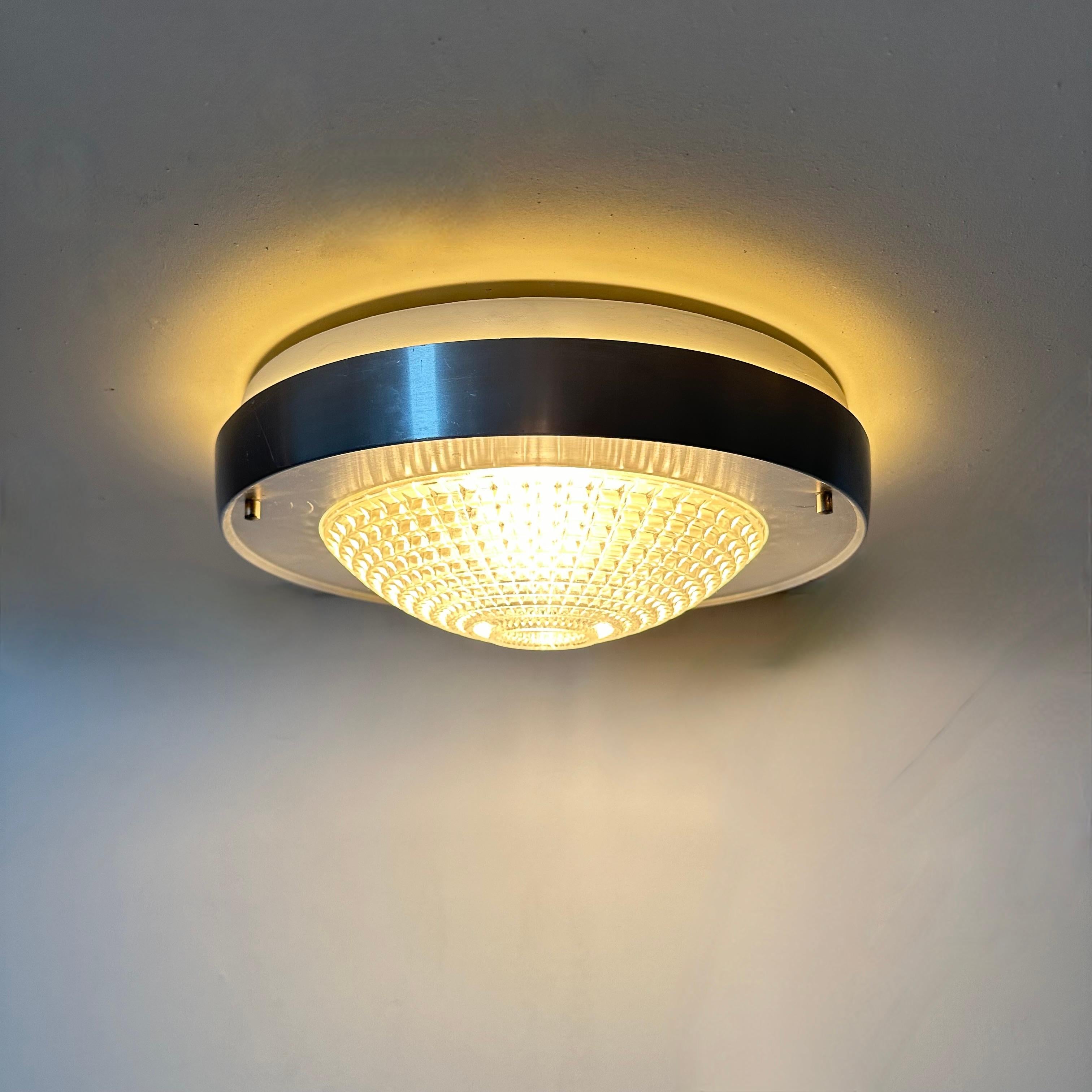 Raak Flush mount ceiling lamp B-1043 , 1970s Ufo space age In Good Condition In Delft, NL